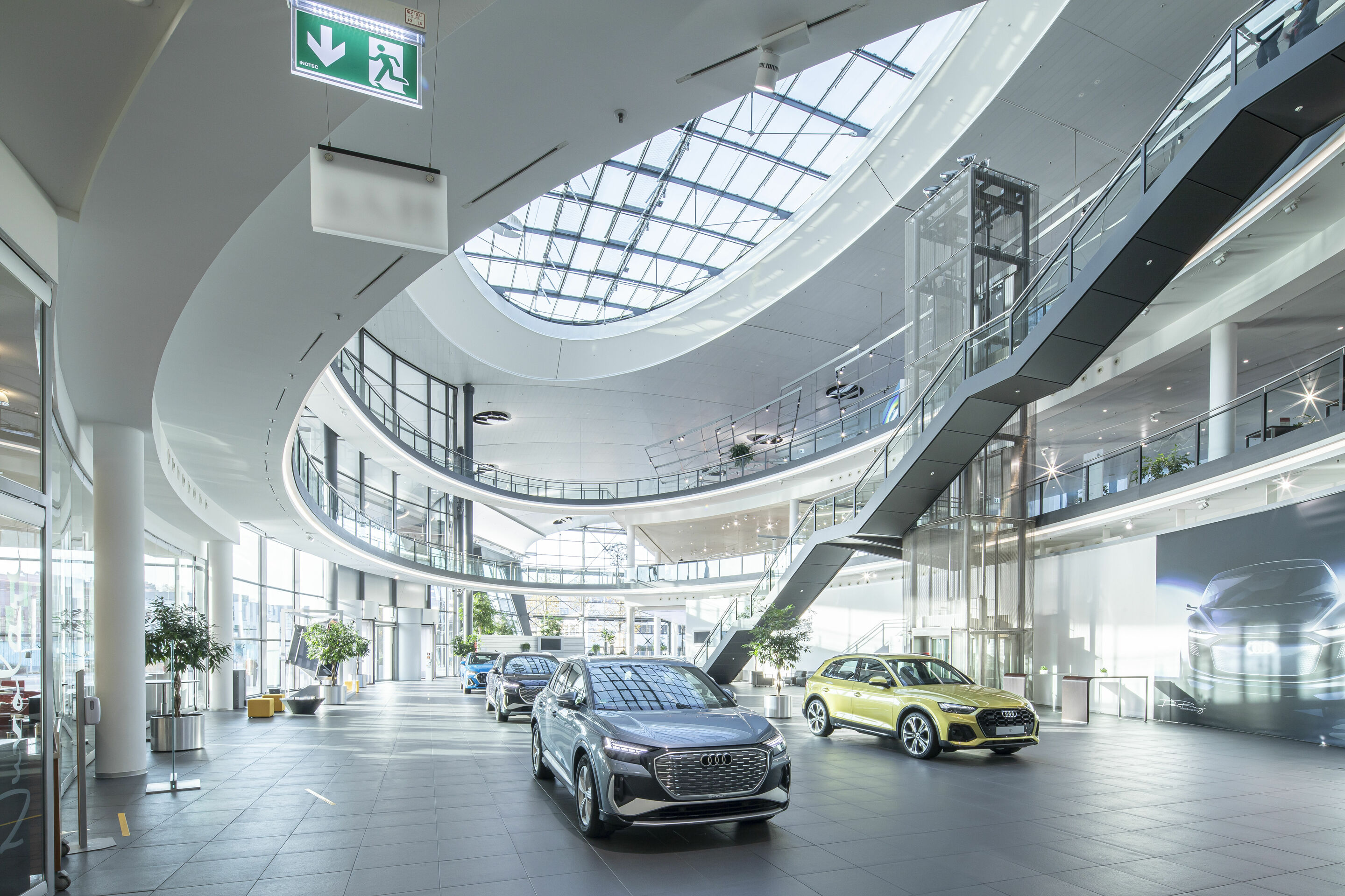 Audi Forum Neckarsulm - Im Erdgeschoss befindet sich die regelmäßig wechselnde Markenausstellung.