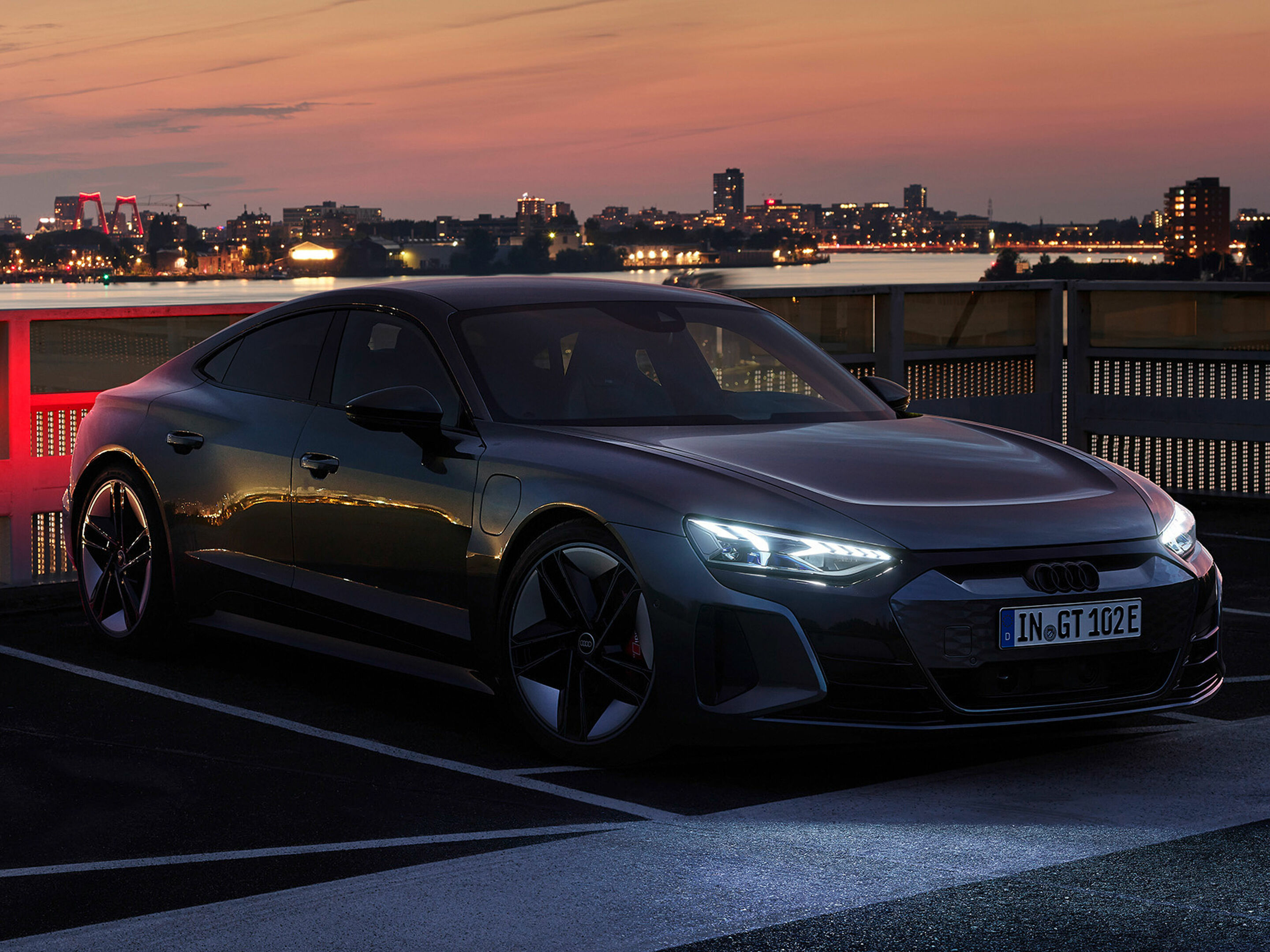 Audi RS e-tron GT - Standaufnahme,
Farbe: Daytonagrau