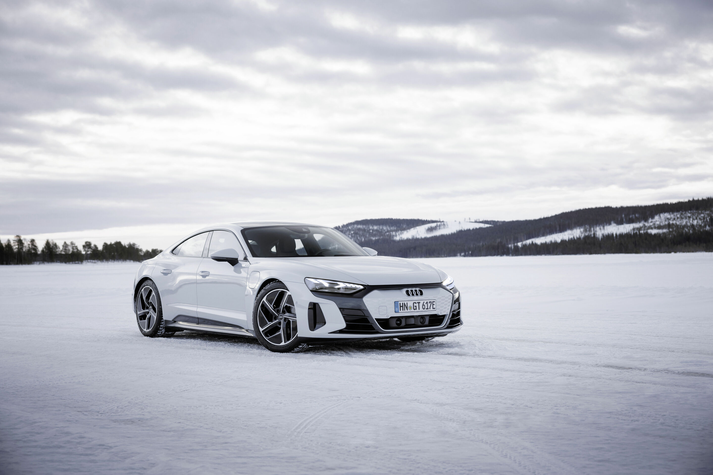 Audi e-tron GT quattro - Static photo,
Colour: Suzuka gray