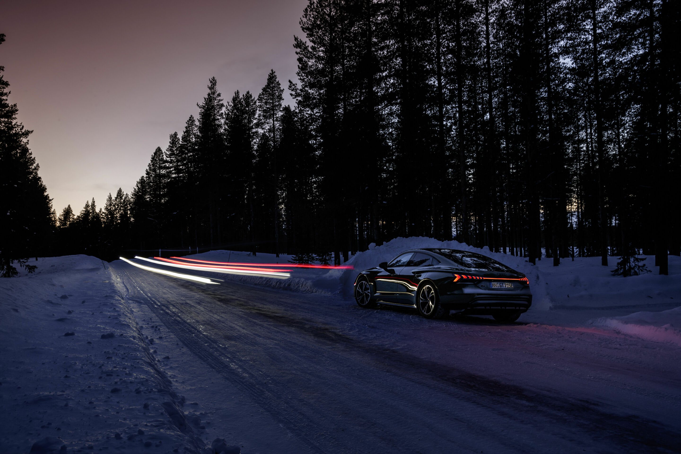 Audi RS e-tron GT - Fahraufnahme;
Farbe: Daytonagrau