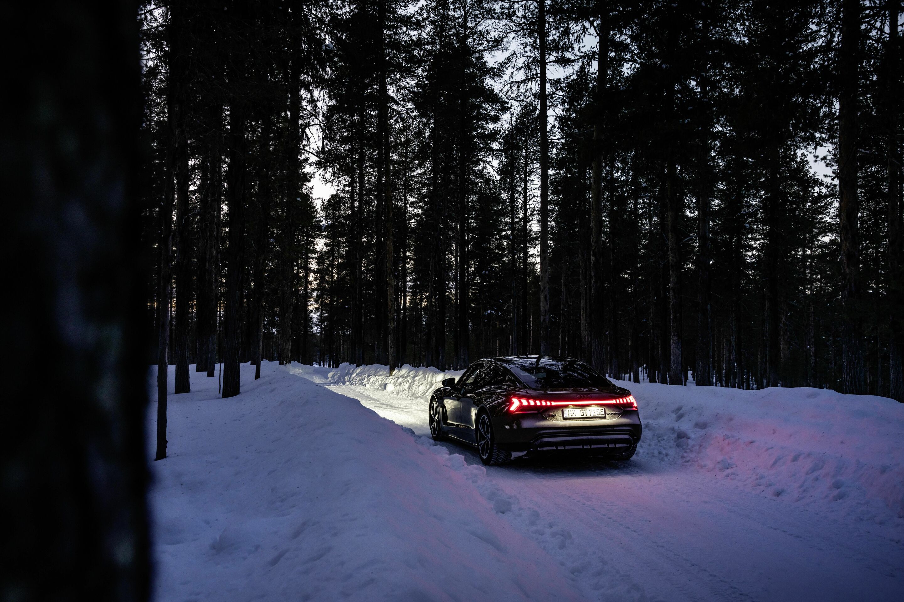 Audi RS e-tron GT - Fahraufnahme;
Farbe: Daytonagrau