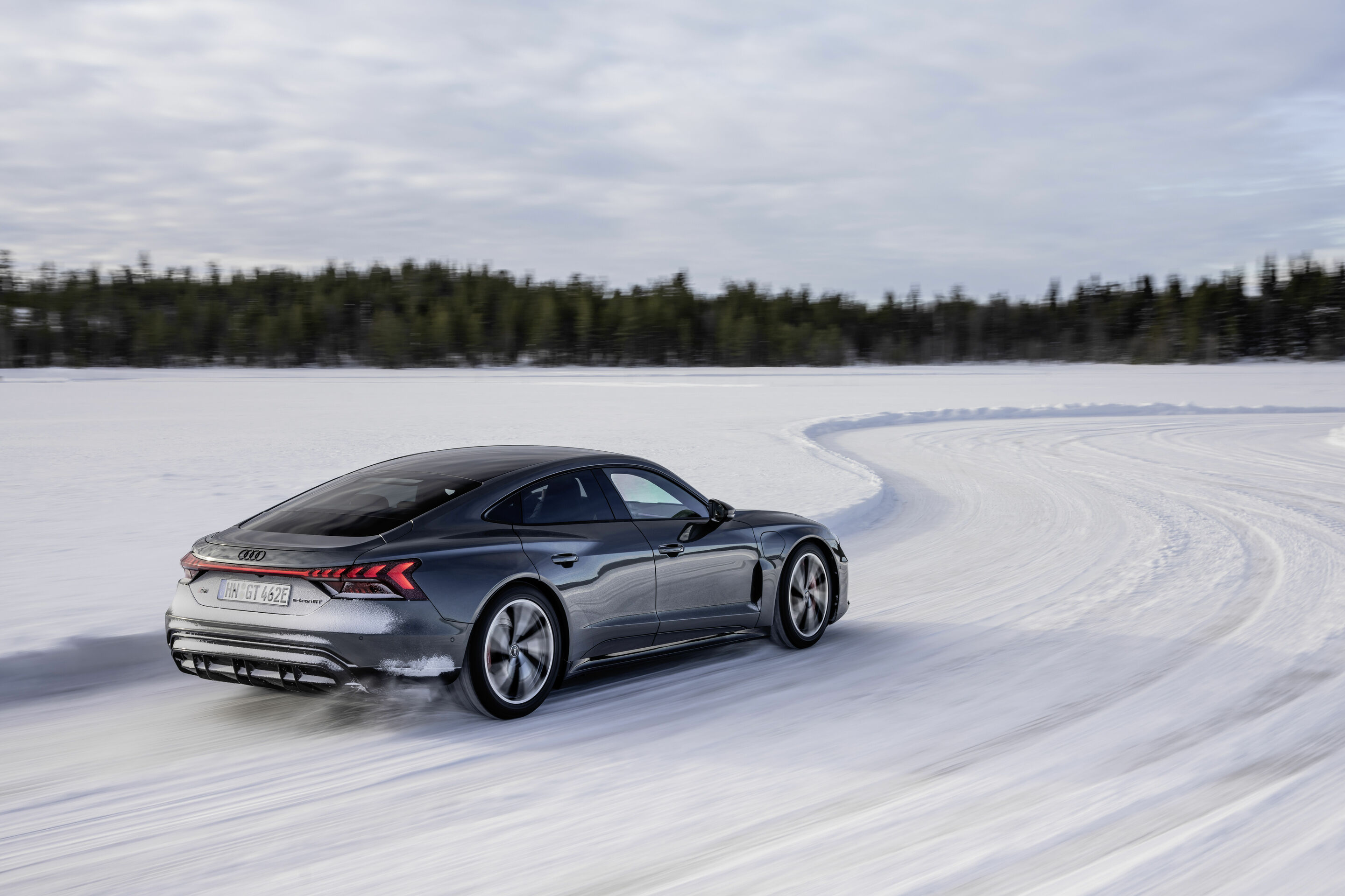 Audi RS e-tron GT - Standaufnahme; 
Farbe: Daytonagrau