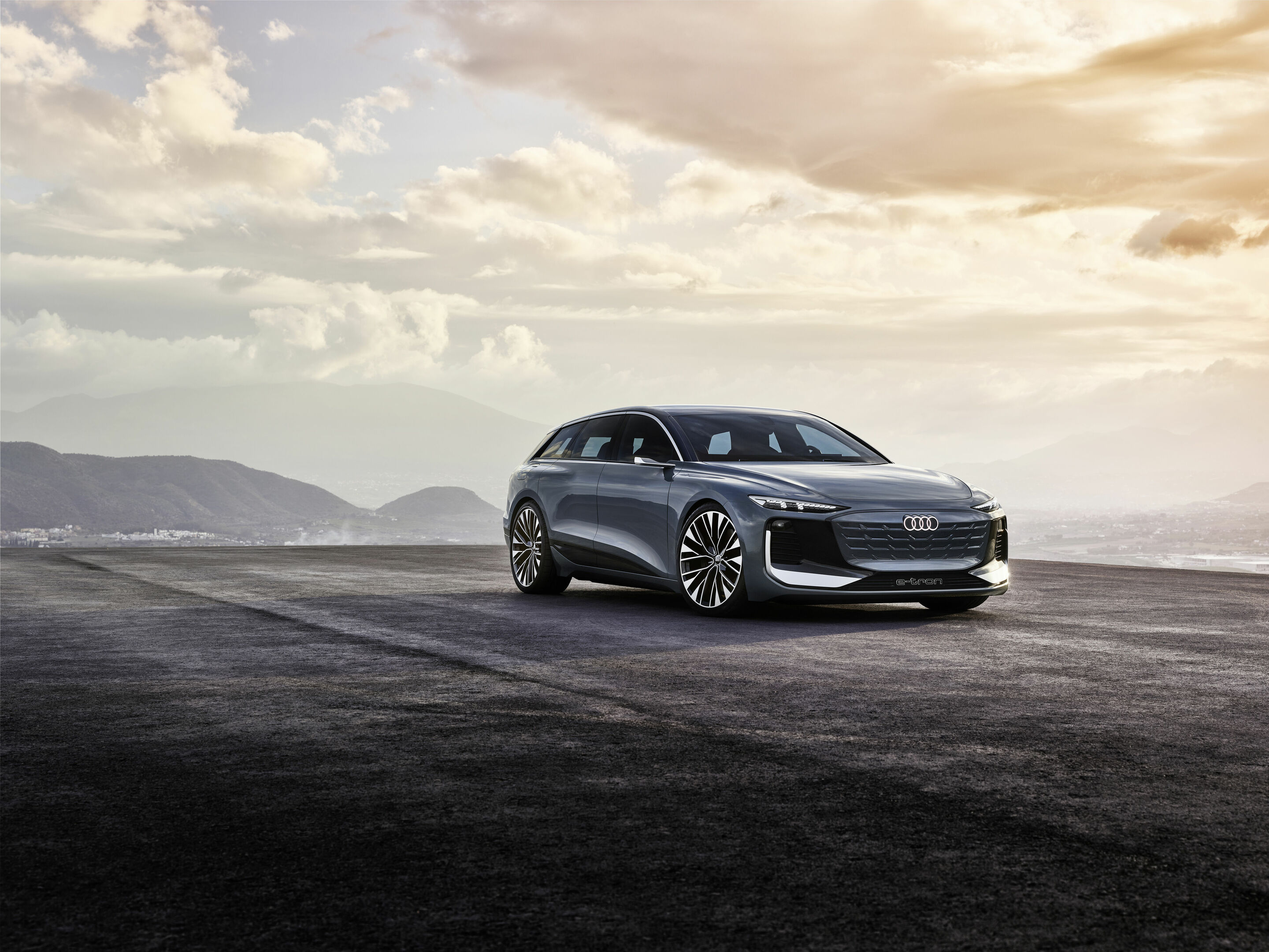 Audi A6 Avant e-tron concept - Standaufnahme,
Farbe: Neptune Valley