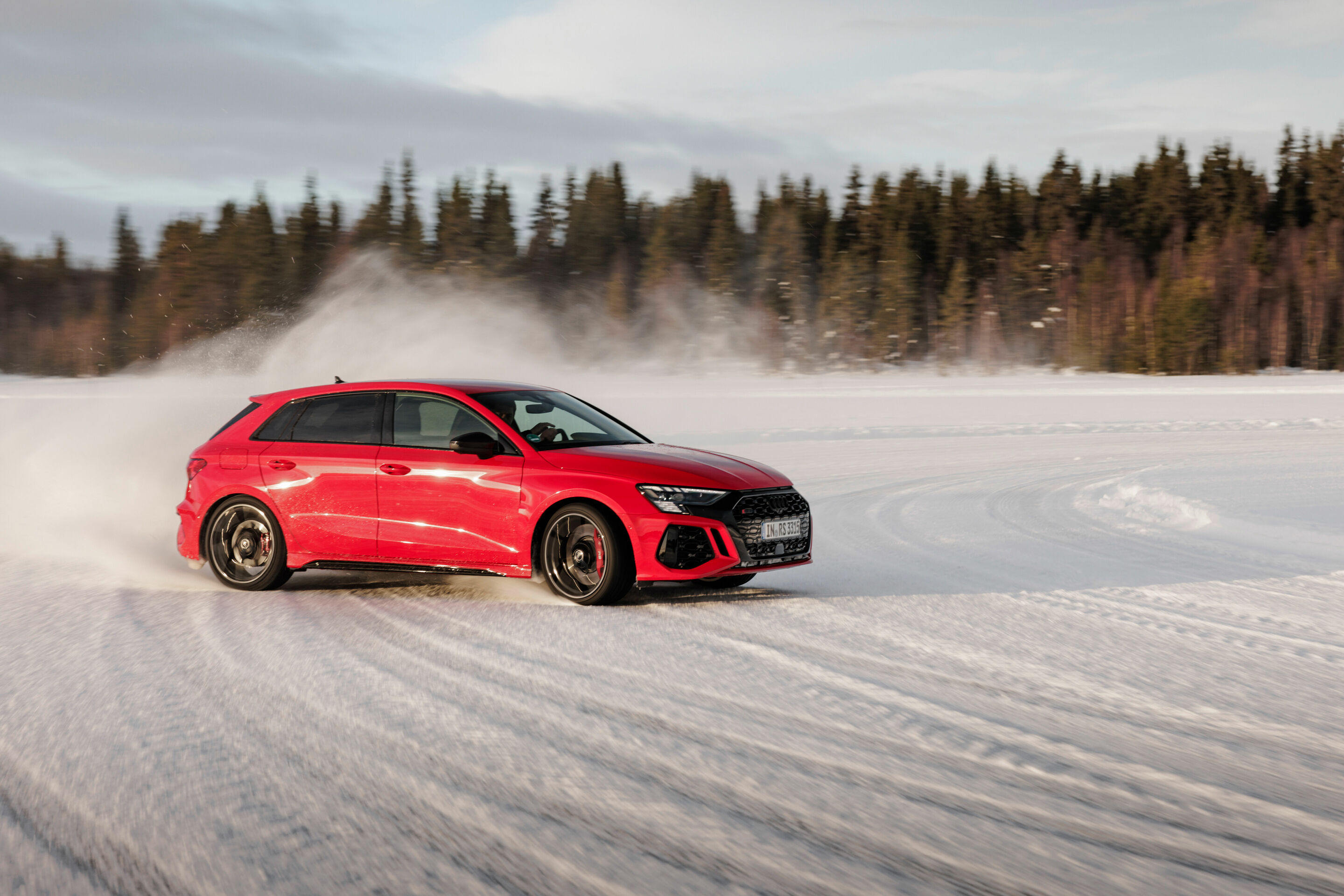 Audi RS 3: dancing in the snow - Audi RS 3: dancing in the snow