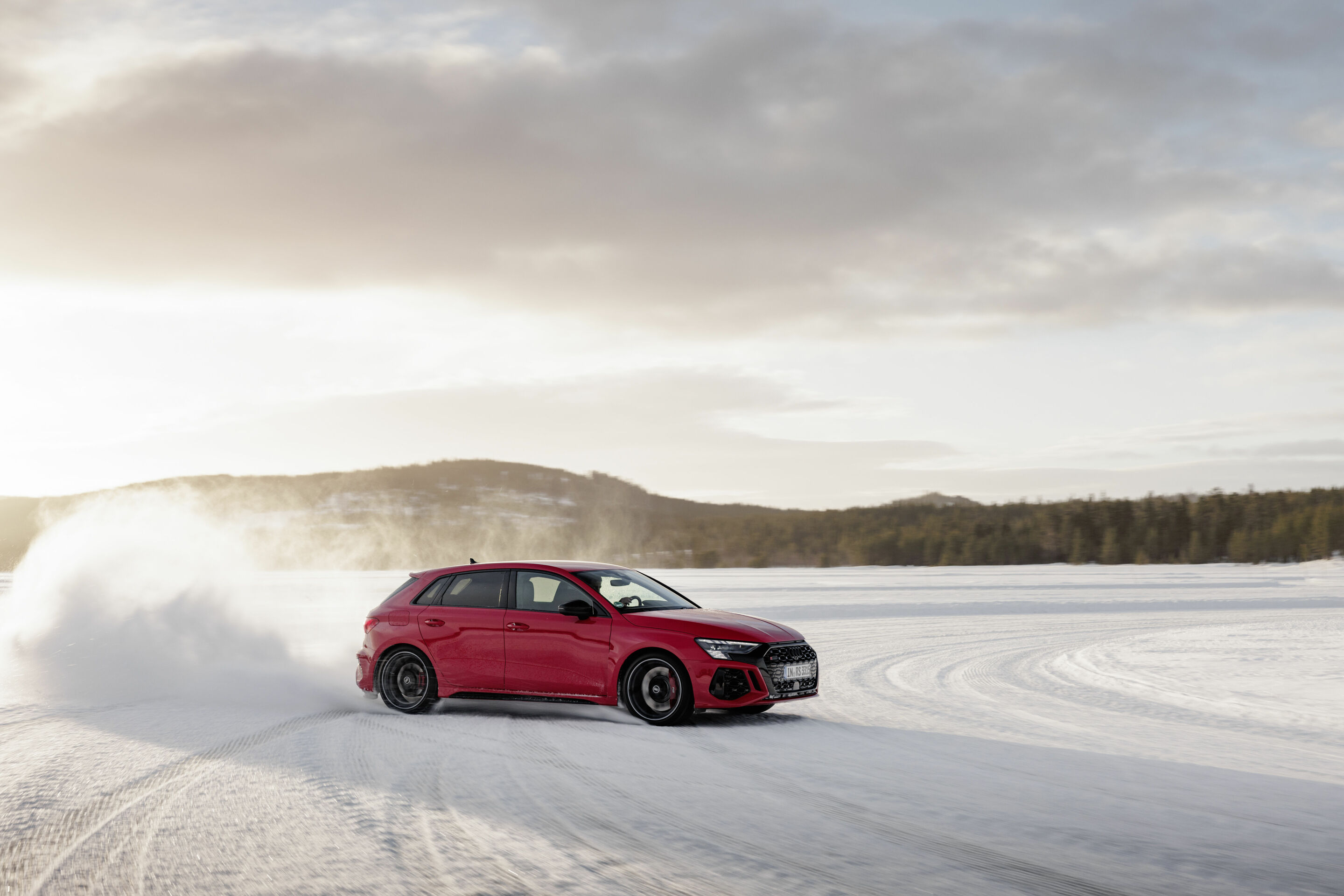 Schneegestöber: Audi RS 3 im Drift - Schneegestöber: Audi RS 3 im Drift