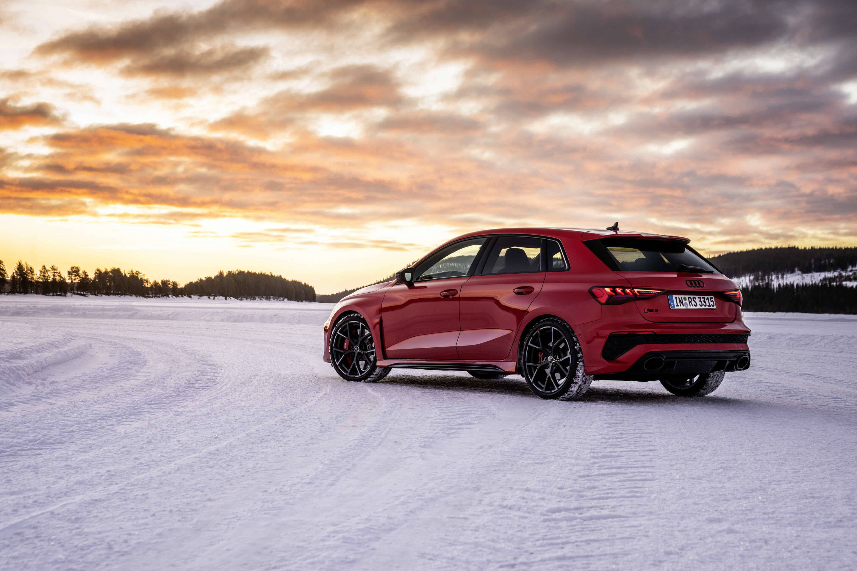 Audi RS 3: dancing in the snow - Audi RS 3: dancing in the snow