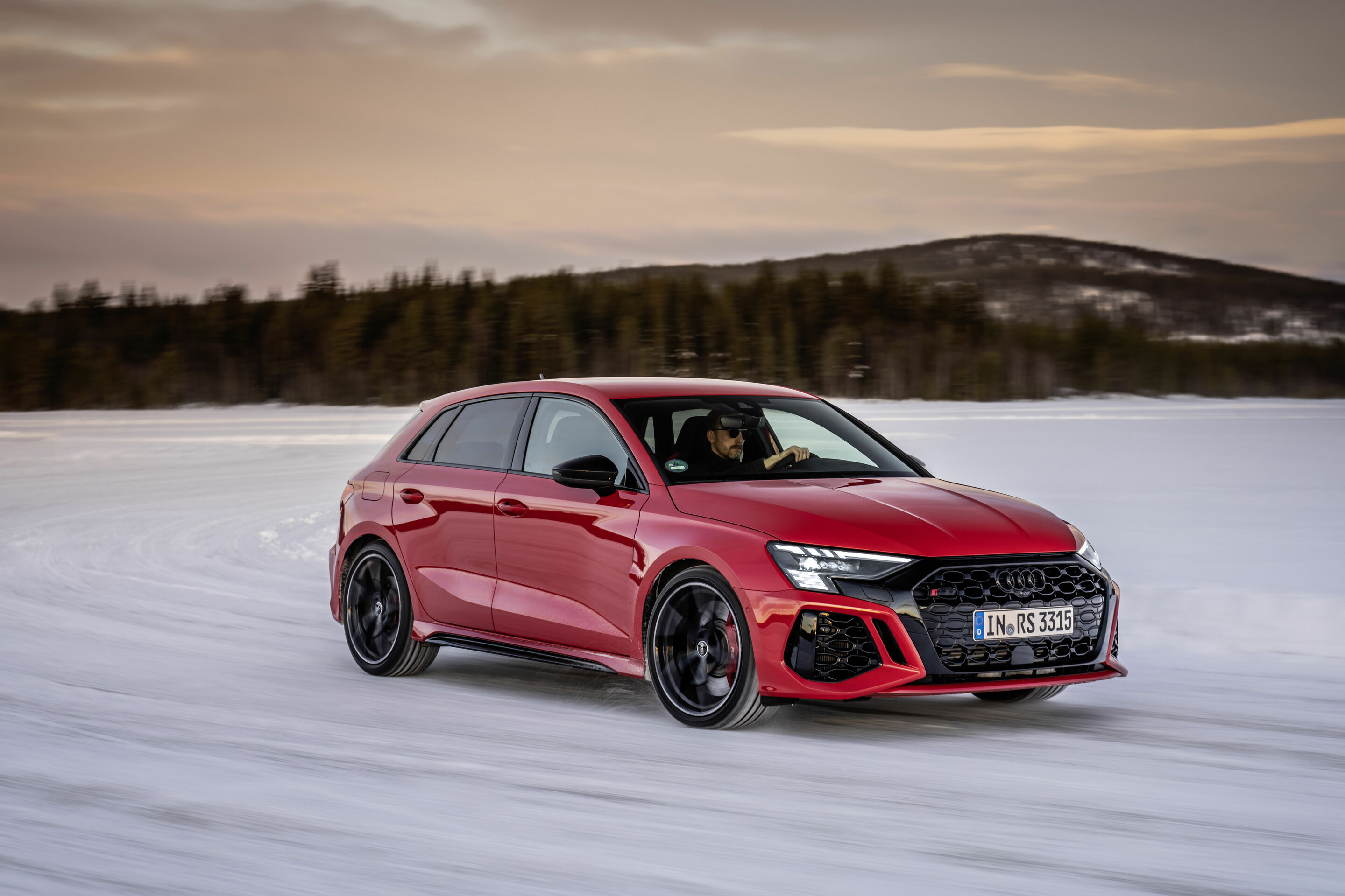 Audi RS 3: dancing in the snow - Audi RS 3: dancing in the snow