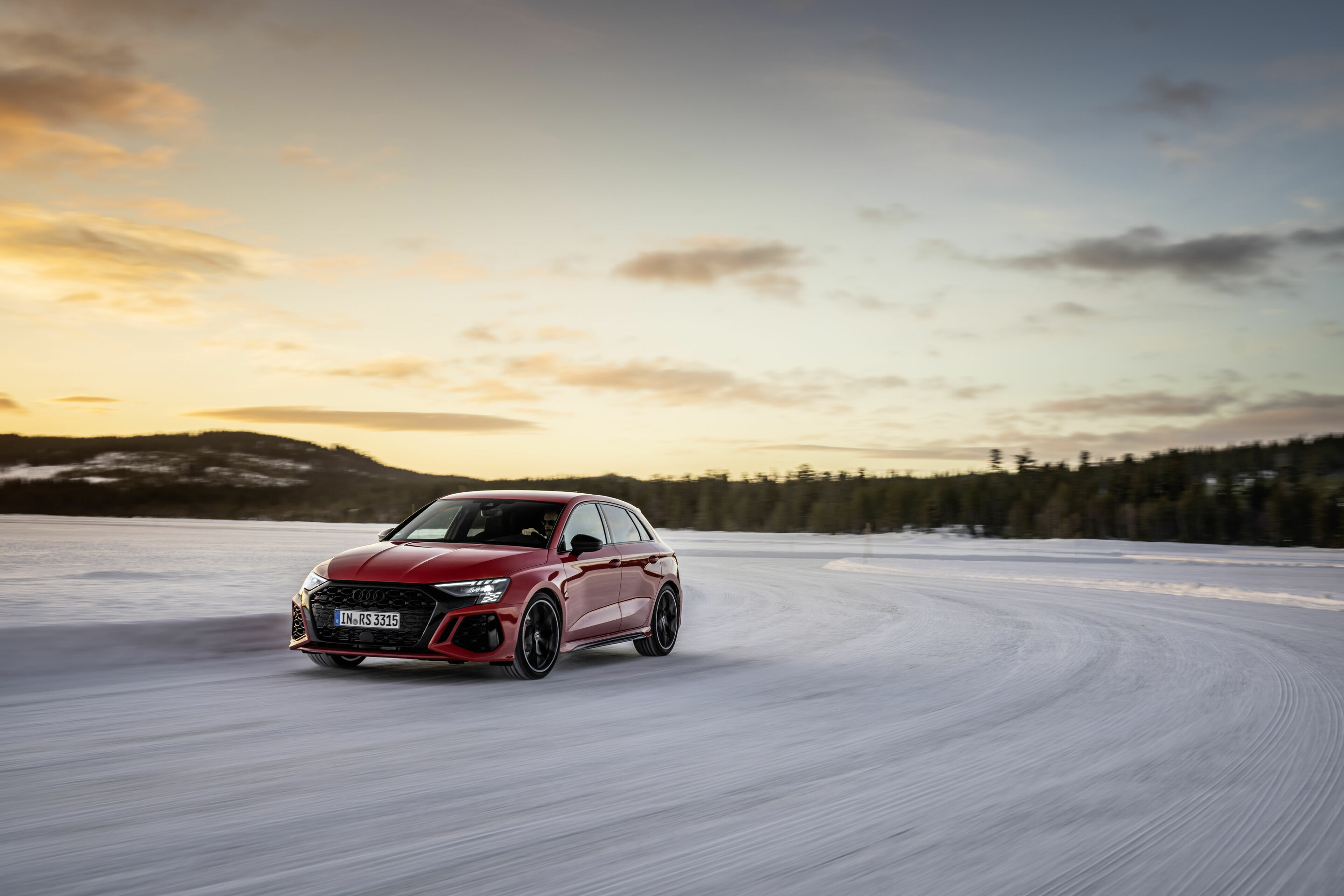 Audi RS 3: dancing in the snow - Audi RS 3: dancing in the snow