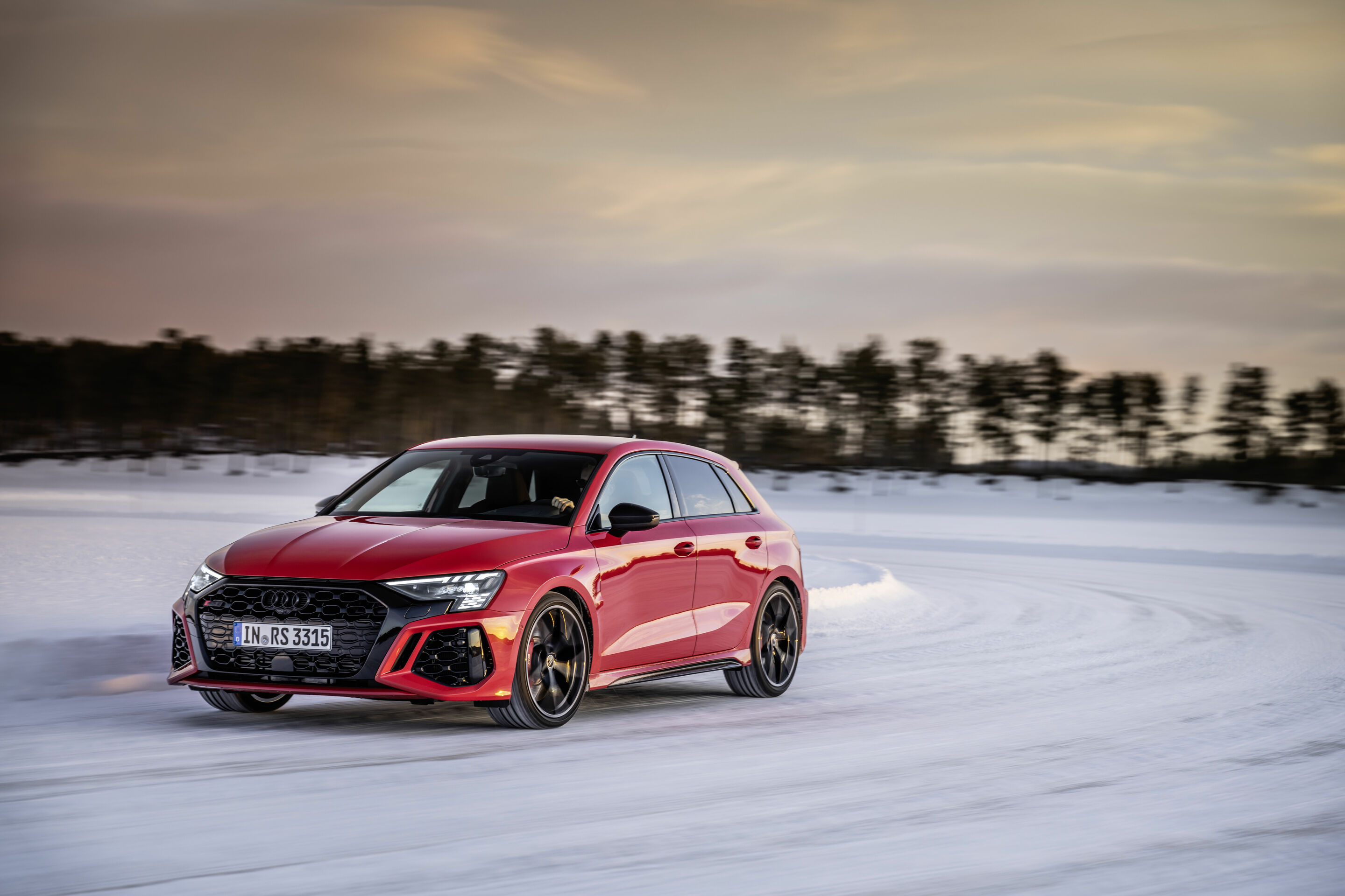 Audi RS 3: dancing in the snow - Audi RS 3: dancing in the snow