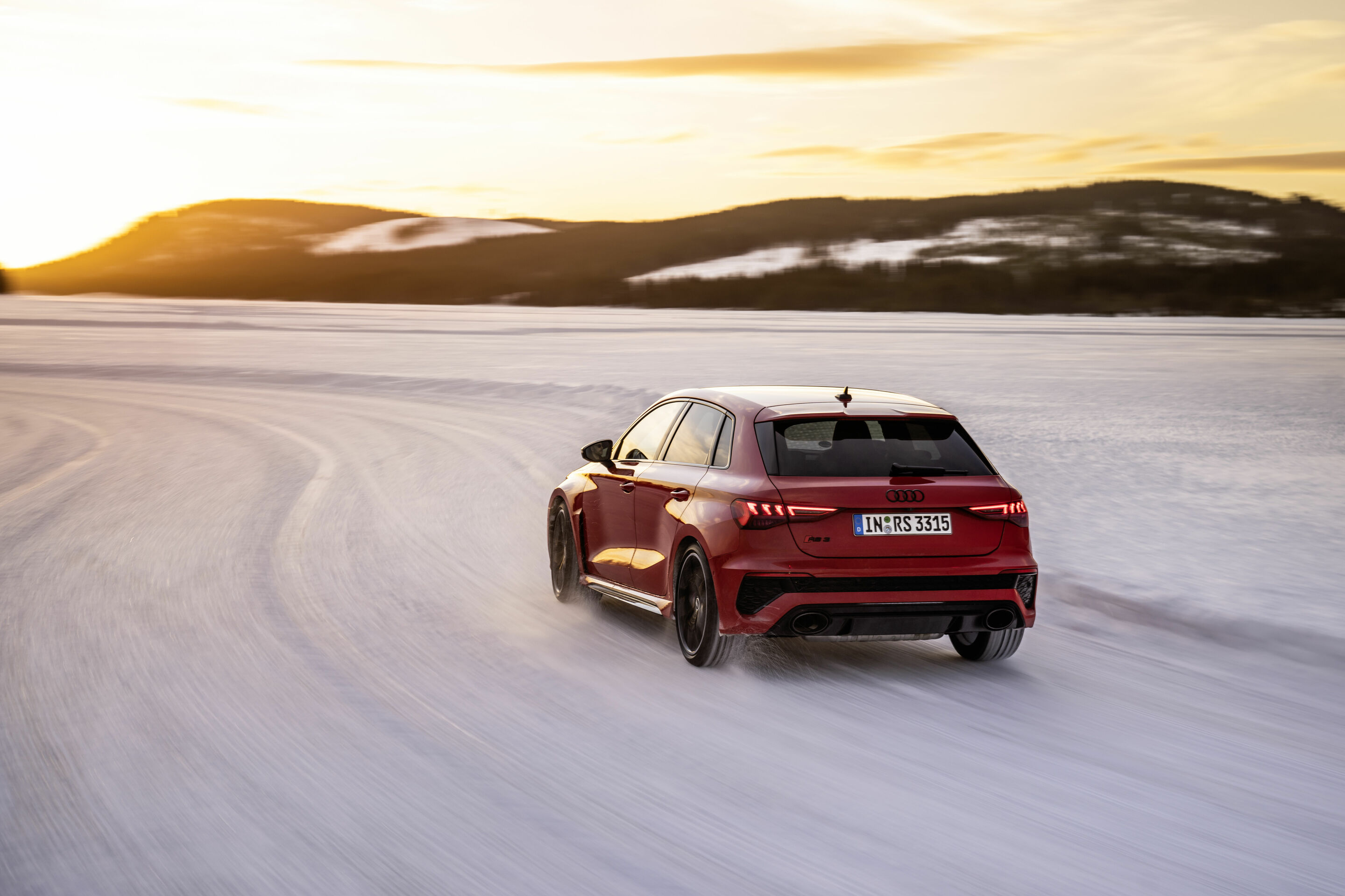 Audi RS 3: dancing in the snow - Audi RS 3: dancing in the snow
