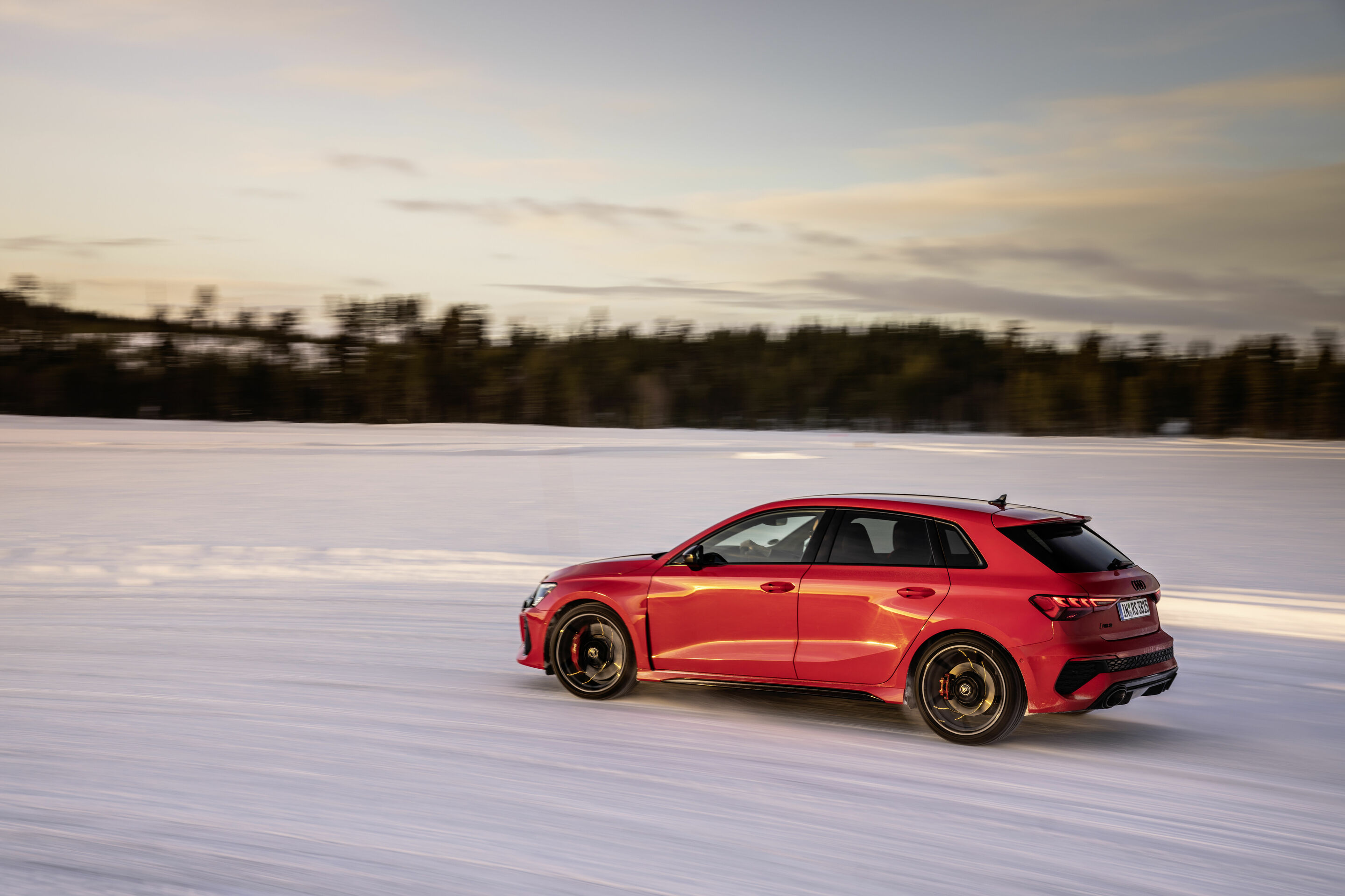 Schneegestöber: Audi RS 3 im Drift - Schneegestöber: Audi RS 3 im Drift