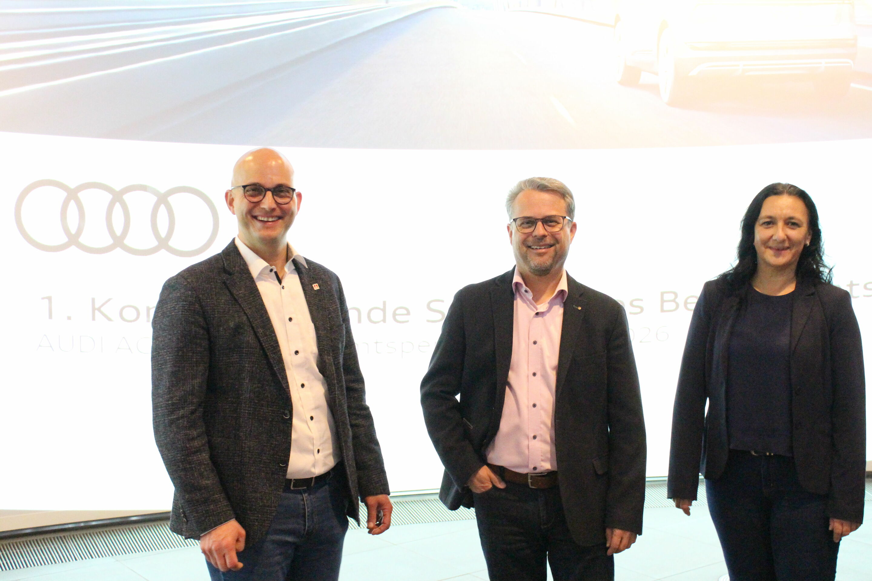 Wahl der neuen Betriebsratsspitze Audi Ingolstadt am 8. April 2022 - Die Freude über die einstimmige Wiederwahl bei der Ingolstädter Betriebsratsspitze ist groß (v.l.n.r.): Jörg Schlagbauer (stellvertretender Betriebsratsvorsitzender und Vorsitzender...