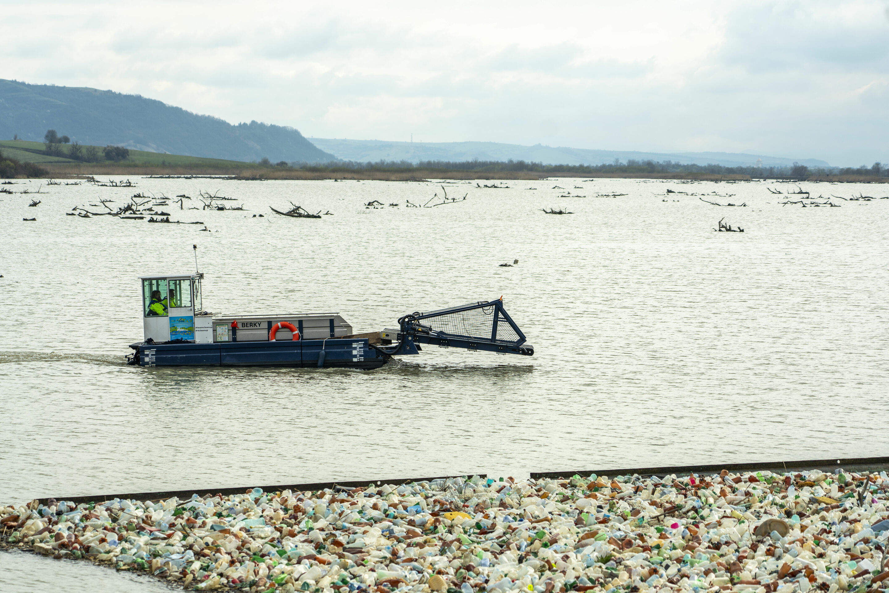 Donau-Clean-up-Mission in Rumänien - Donau-Clean-up-Mission in Rumänien: mehr als fünf Bootsladungen Müll pro Tag gesammelt