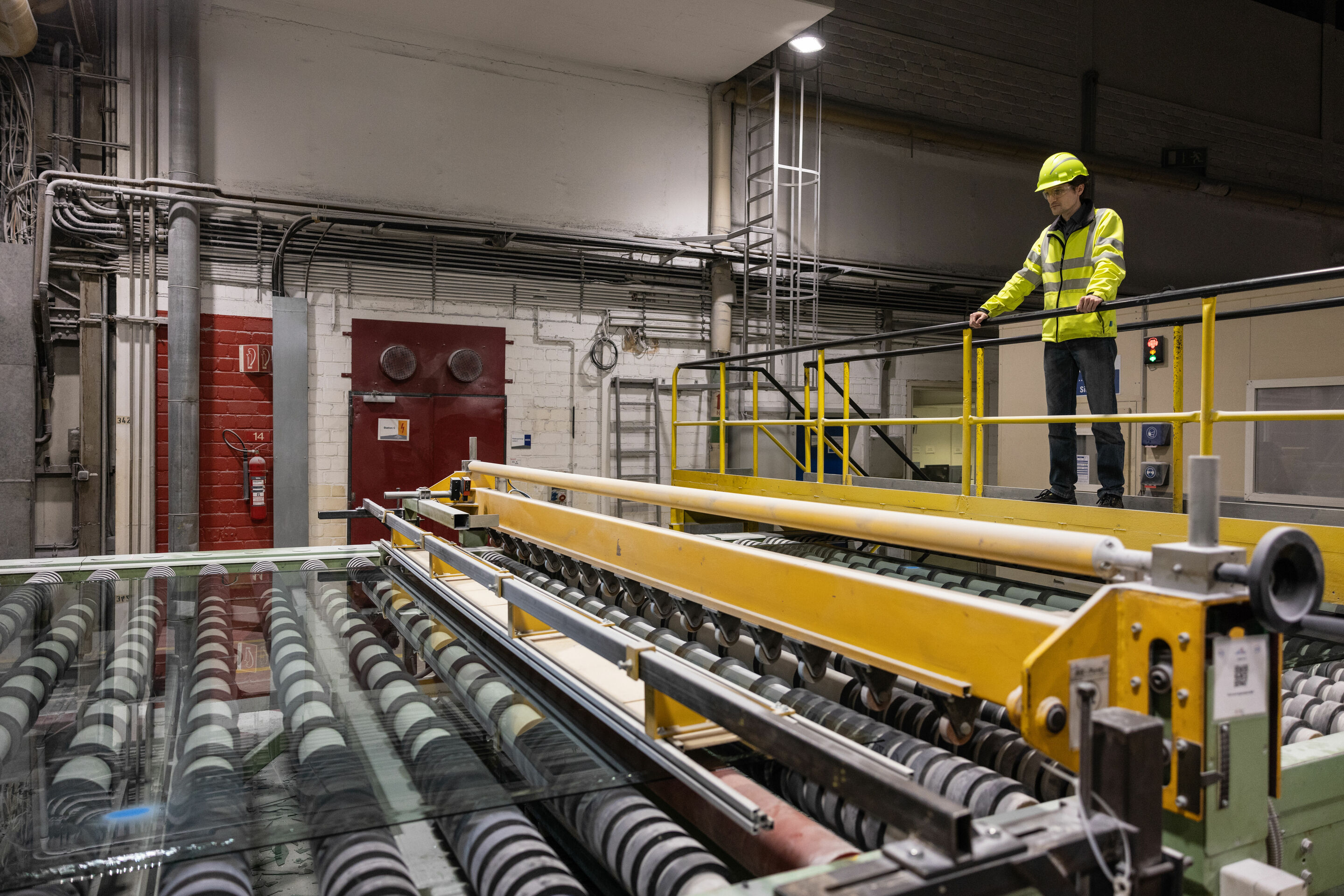 Pilot project glass recycling - Saint Gobain Glass produces new plate glass from the recyclate.