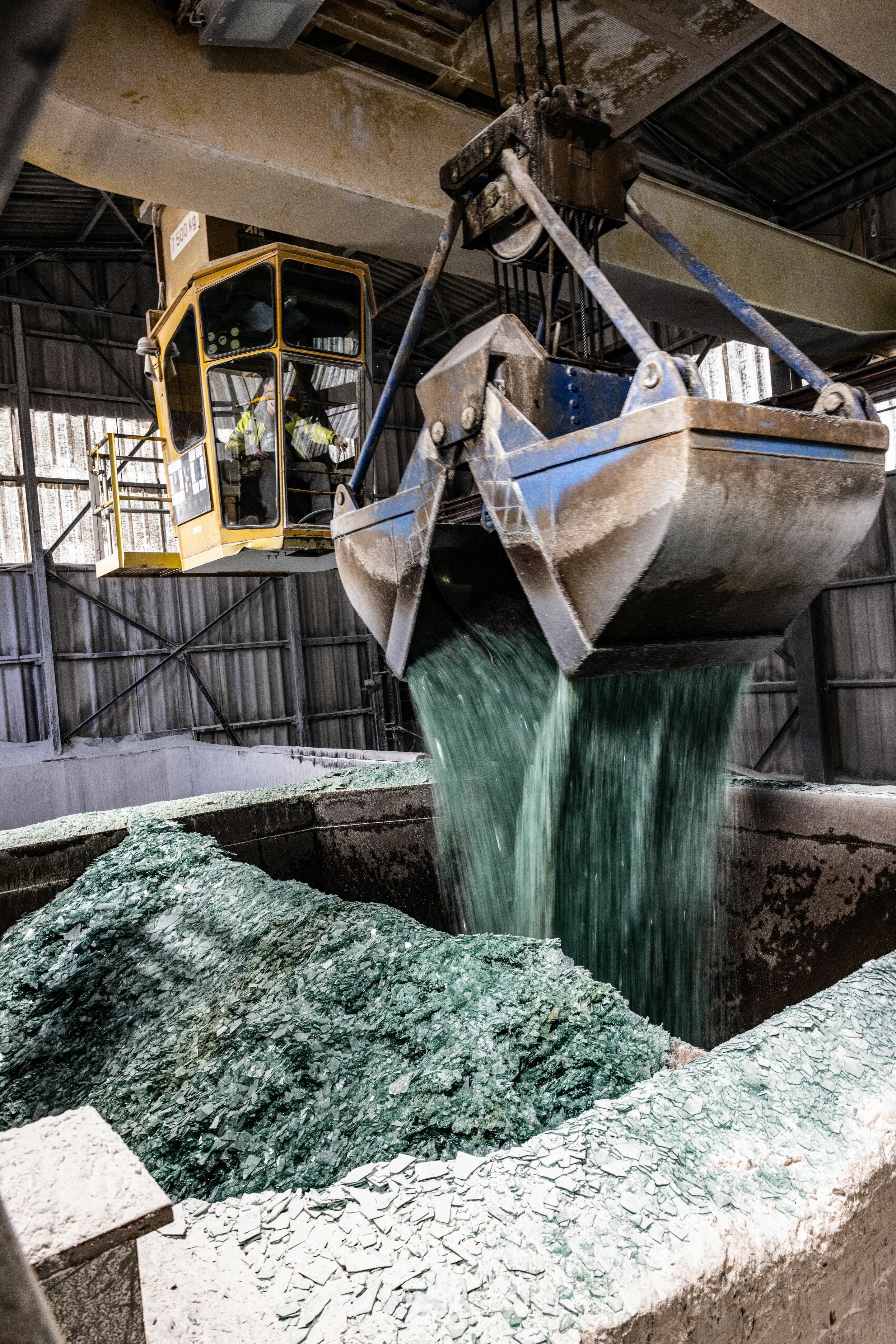 Pilot project glass recycling - Delivery of the glass recyclate at Saint Gobain Glass.
