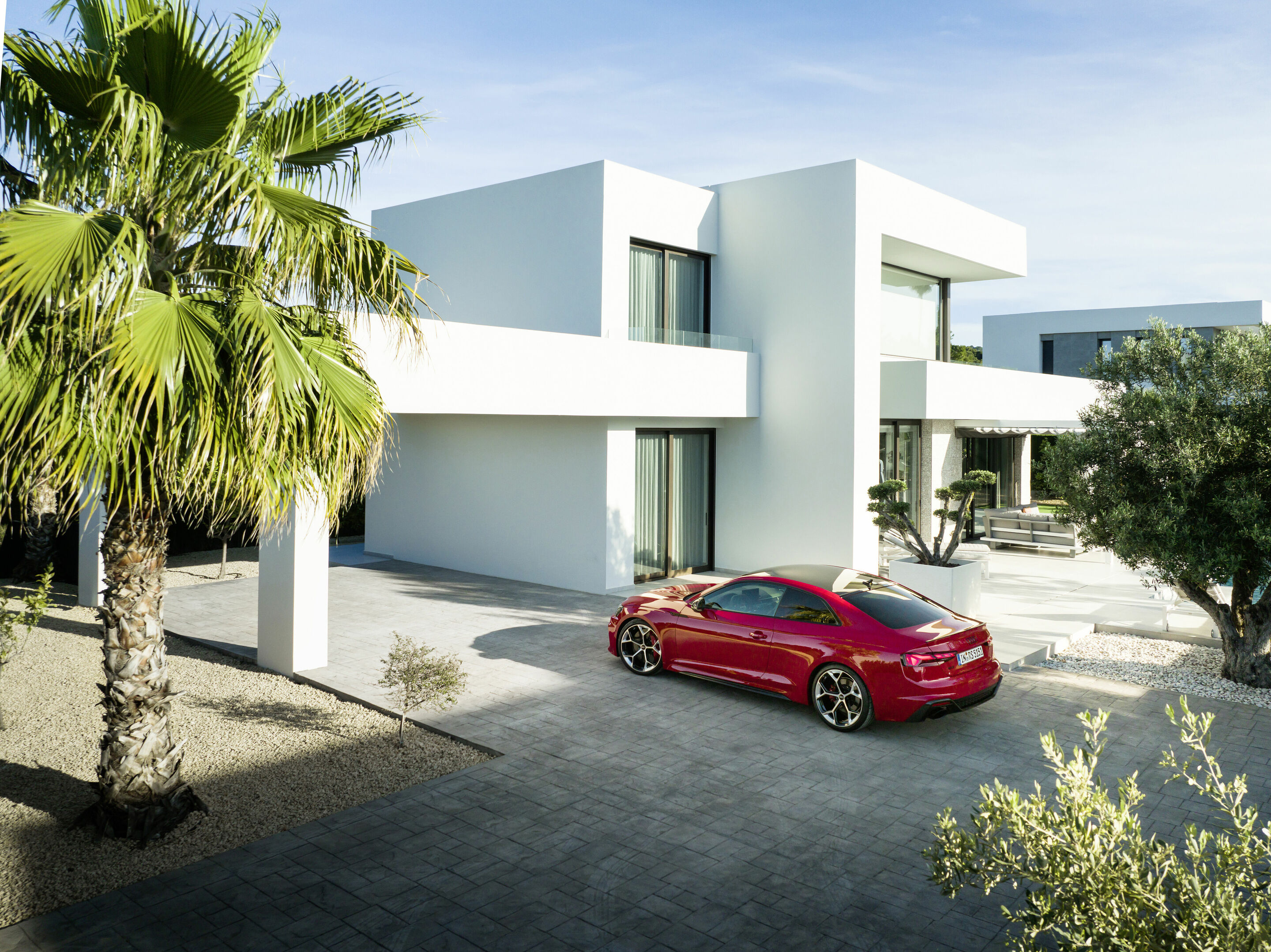 Audi RS 5 Coupé mit competition plus-Paket - Standaufnahme: Farbe: Tangorot