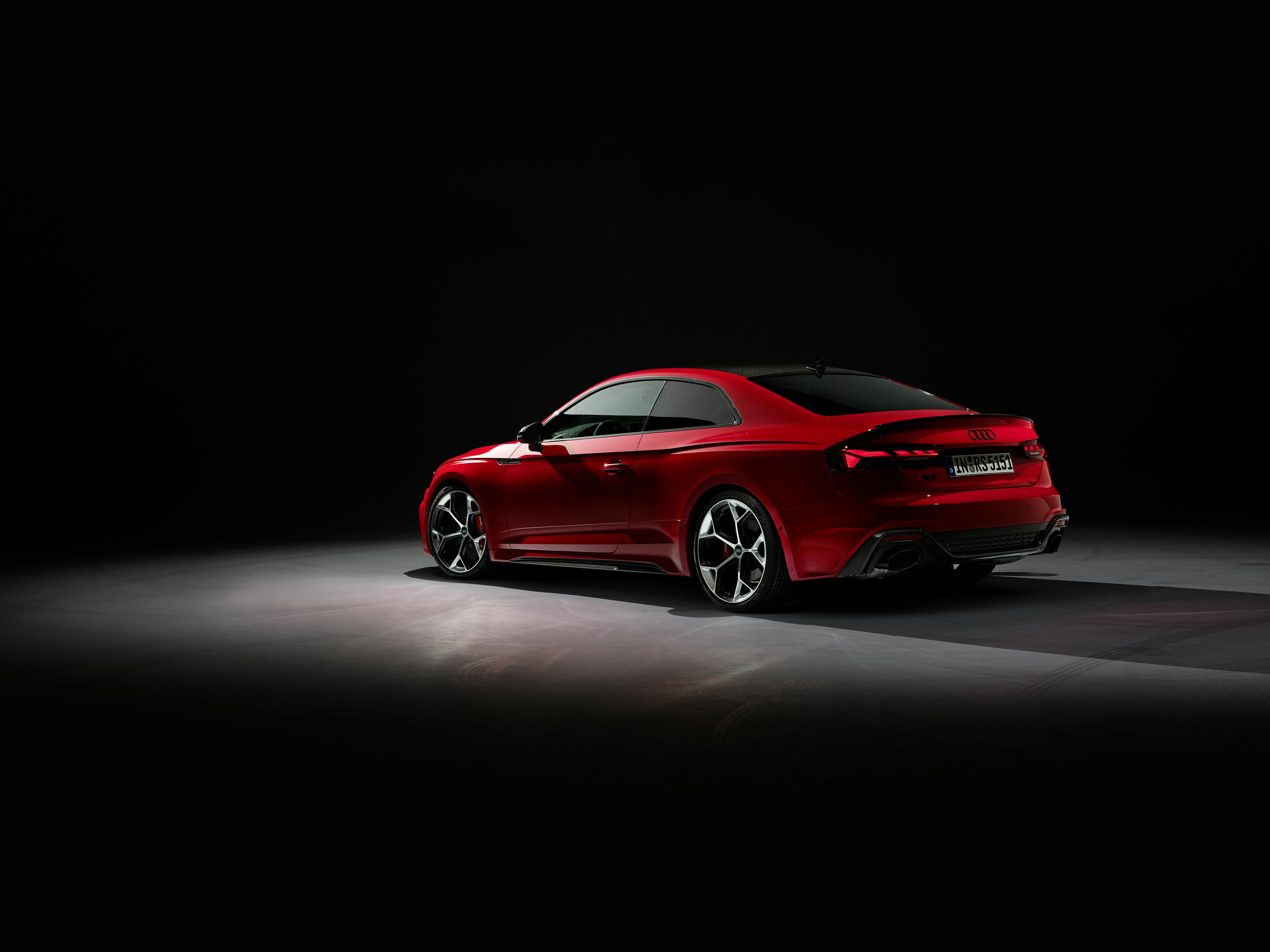 Audi RS 5 Coupé with competition plus package - Static photo, Colour: Tango red