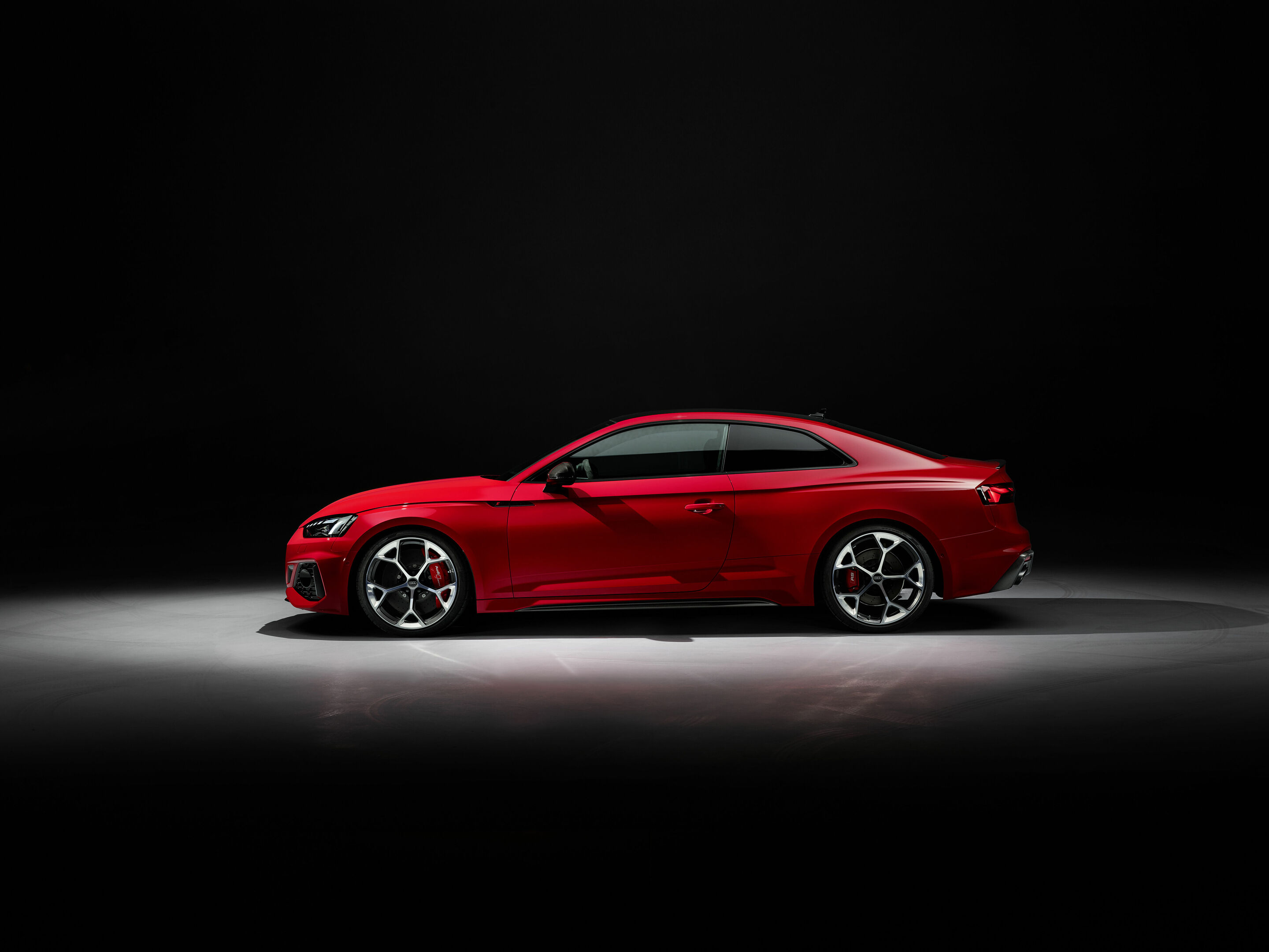 Audi RS 5 Coupé with competition plus package - Static photo, Colour: Tango red