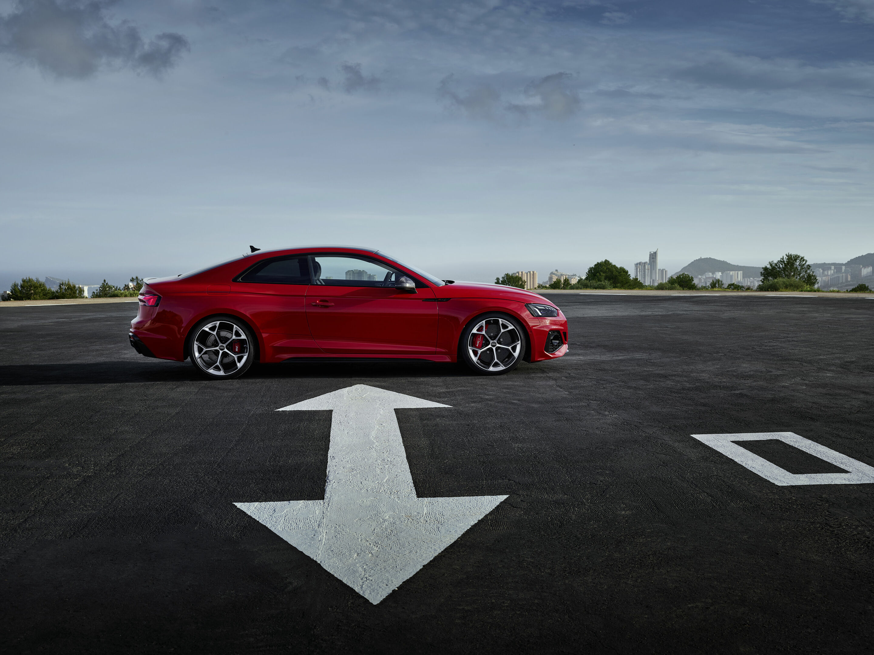 Audi RS 5 Coupé with competition plus package - Static photo, Colour: Tango red