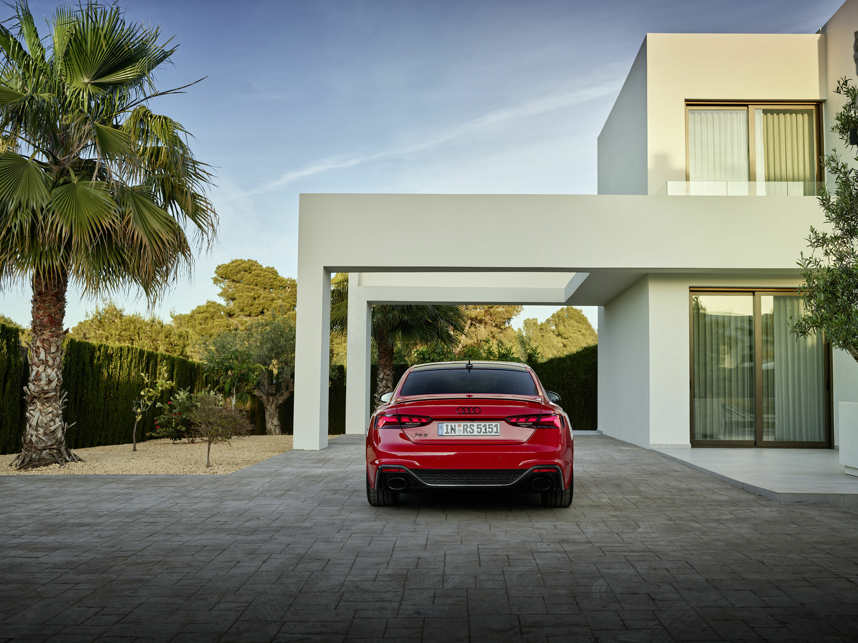 Audi RS 5 Coupé mit competition plus-Paket - Standaufnahme: Farbe: Tangorot