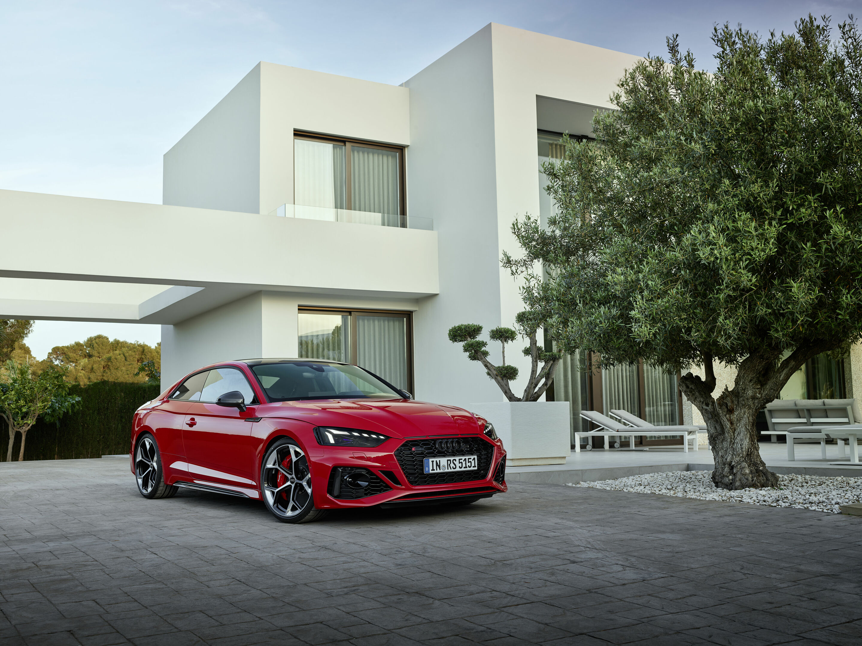 Audi RS 5 Coupé with competition plus package - Static photo, Colour: Tango red