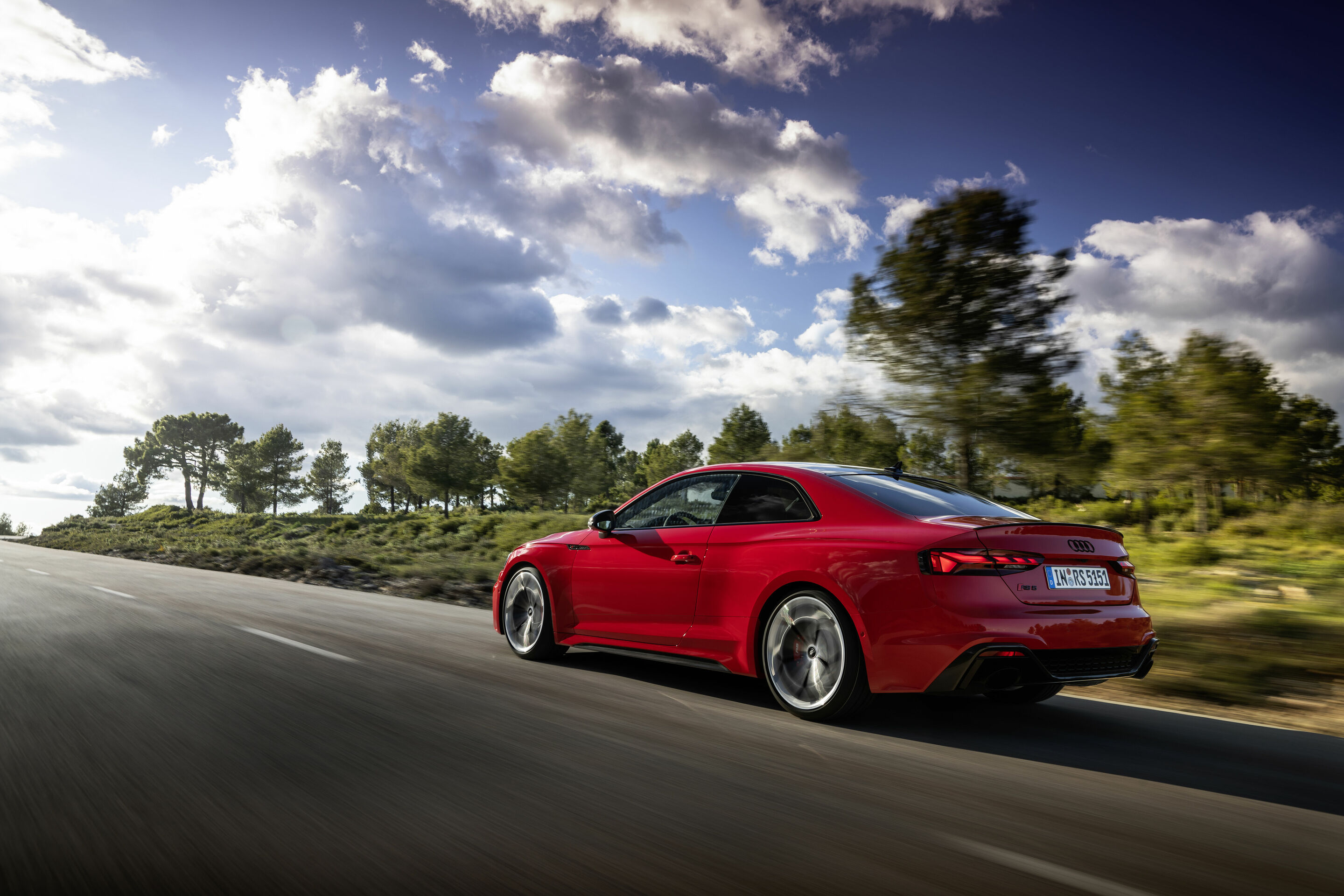Audi RS 5 Coupé with competition plus package - Dynamic photo, Colour: Tango red