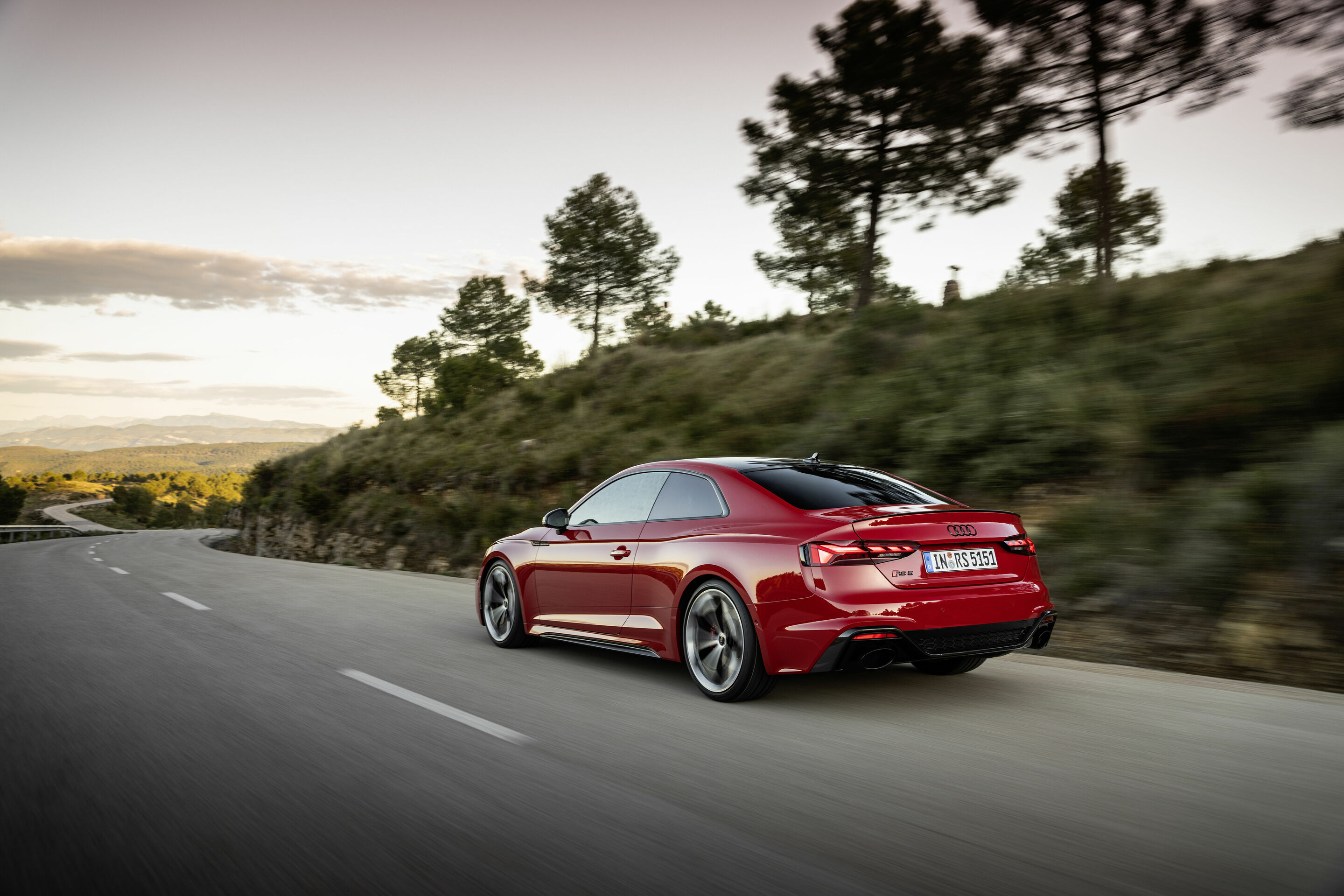 Audi RS 5 Coupé with competition plus package - Dynamic photo, Colour: Tango red