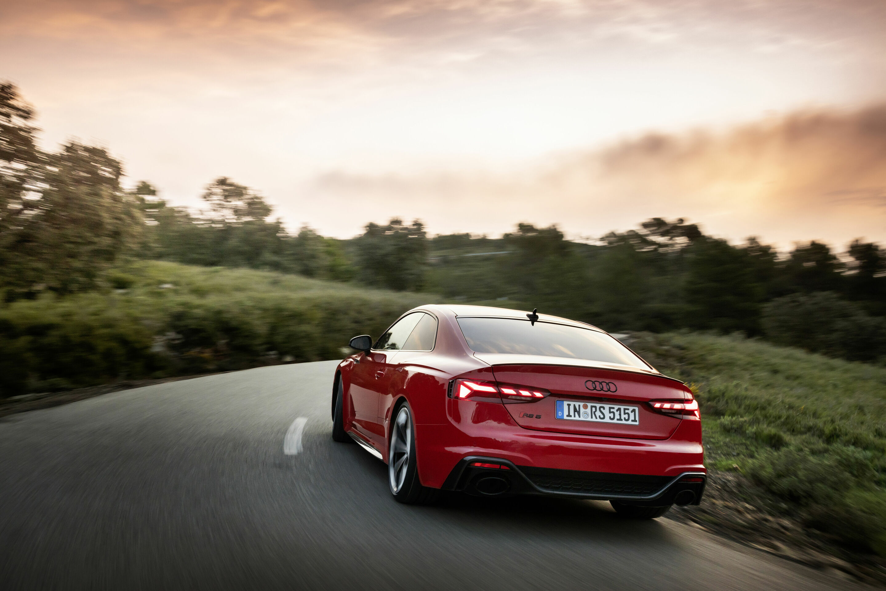 Audi RS 5 Coupé with competition plus package - Dynamic photo, Colour: Tango red