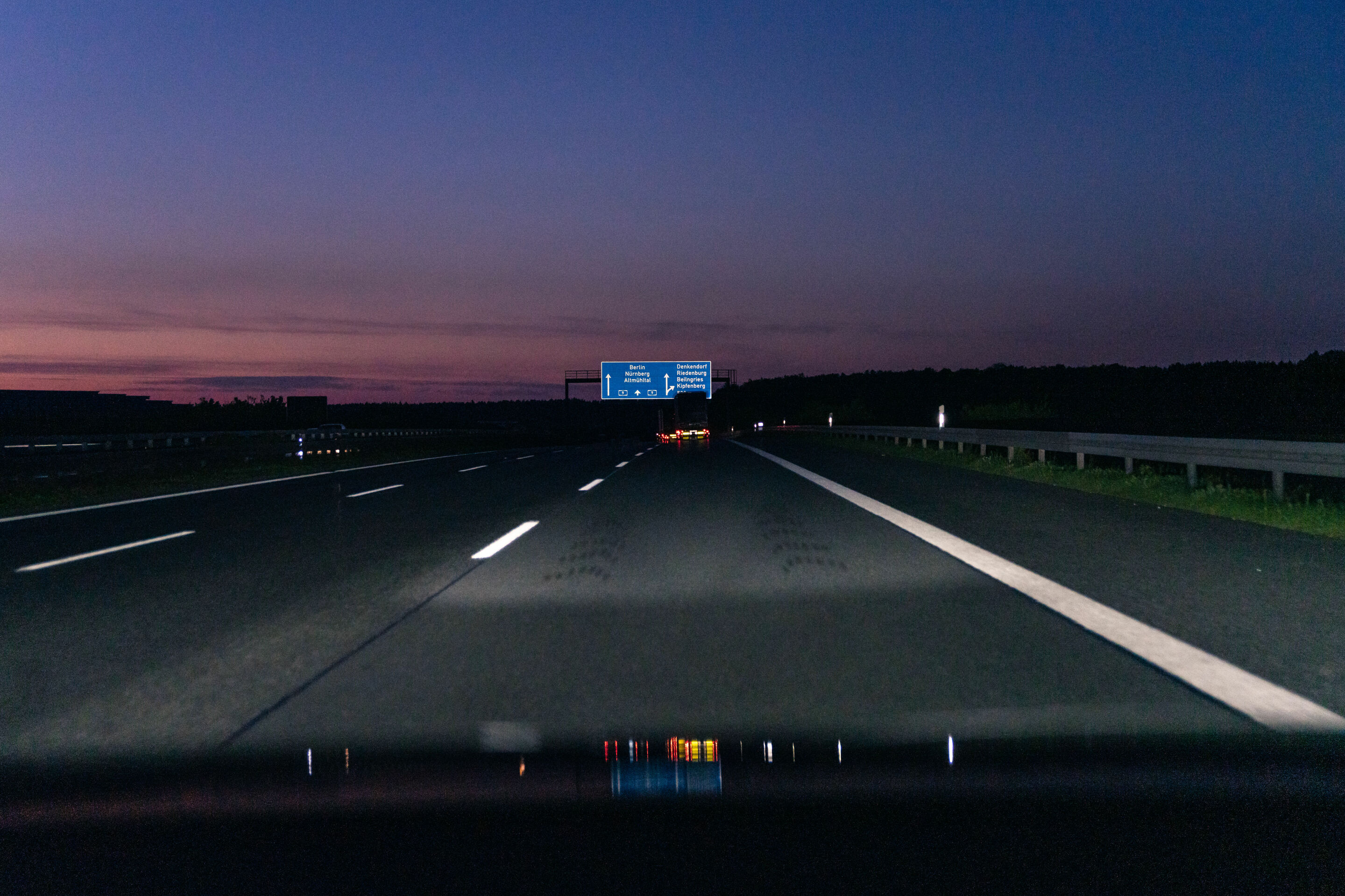 TechDay Digital Light - Digitaler Matrix LED-Scheinwerfer: Spurlicht inkl. Orientierungslicht (auf Autobahnen)