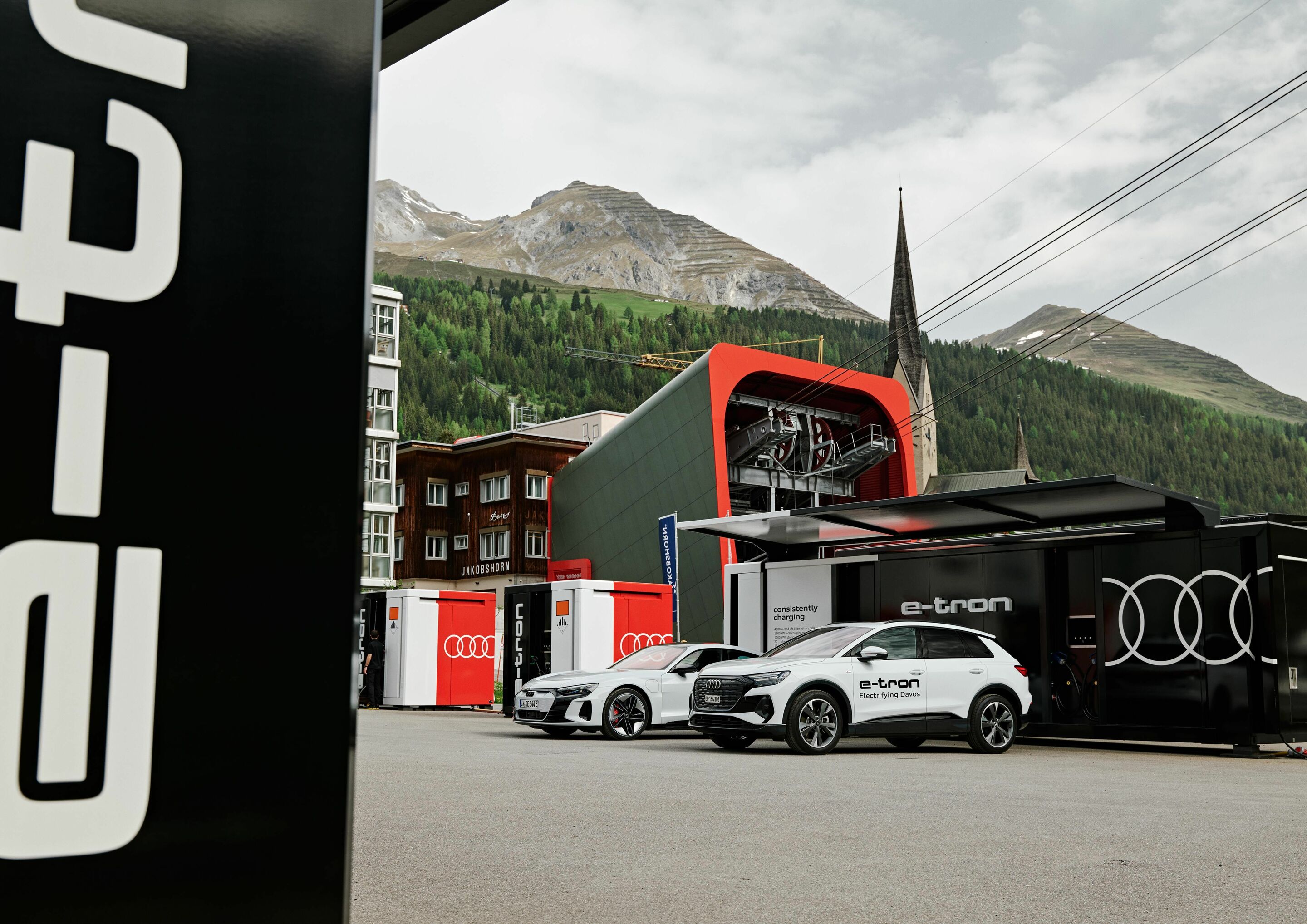 World Economic Forum in Davos: sustainable mobility in a picturesque mountain setting - Charging against a picturesque mountain backdrop: Mobile charging containers supply the Audi shuttle fleet at the WEF in Davos with green electricity.