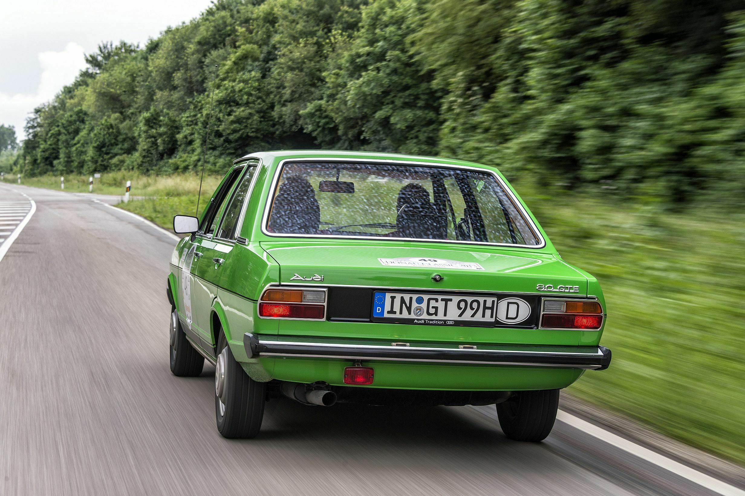 Mit diesem Auto trifft Audi den Zeitgeist: erster Audi 80 vor 50 Jahren vorgestellt - Audi 80 GTE, Baujahr 1976 (Heckansicht, dynamisch)