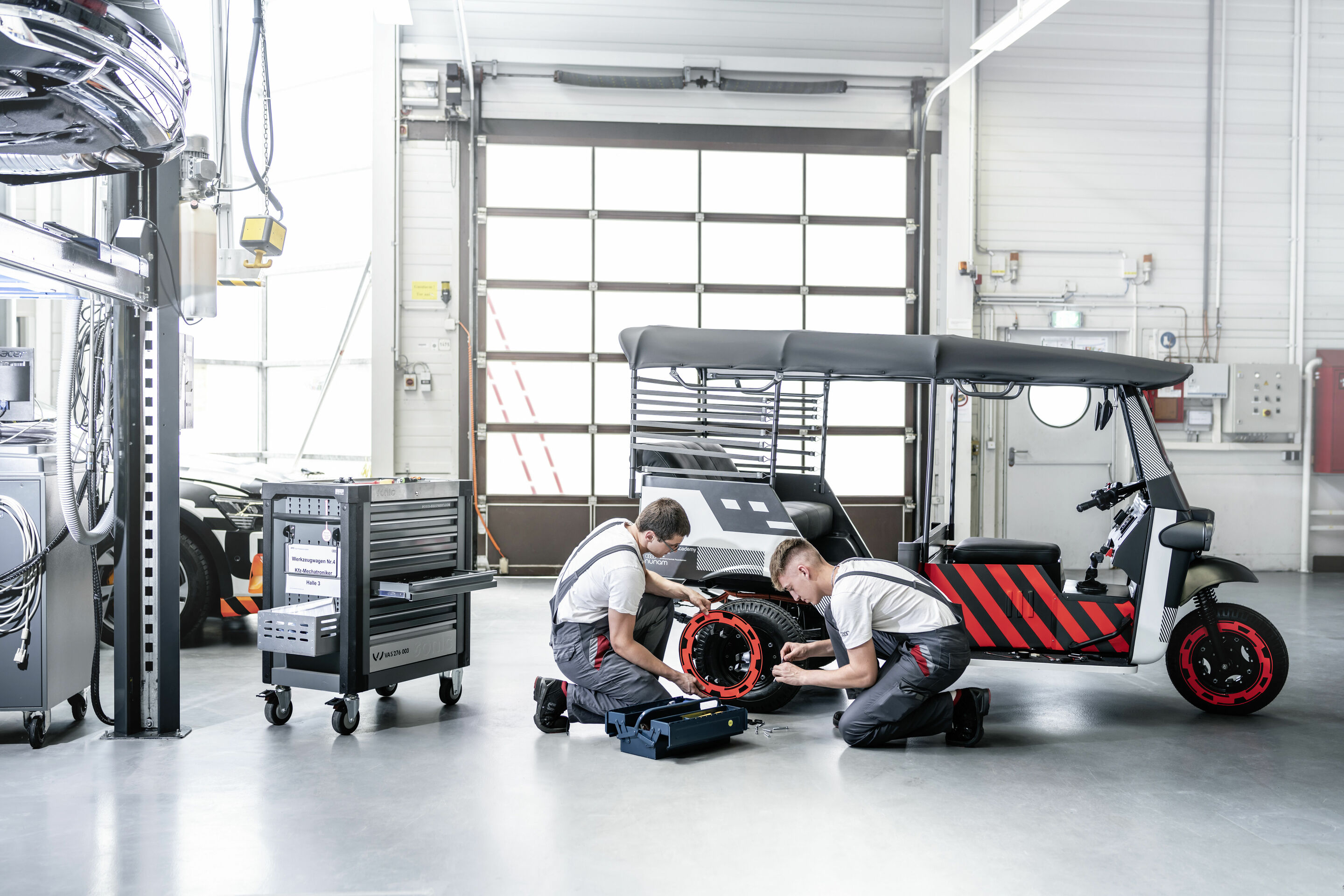 Second-Life-Anwendung: Audi e-tron Batteriemodule elektrifizieren Rikschas in Indien - Zweites Leben für E-Auto-Batterien: Das deutsch-indische Start-up Nunam bringt drei elektrische Rikschas auf Indiens Straßen. Sie werden mit gebrauchten Batterien aus...