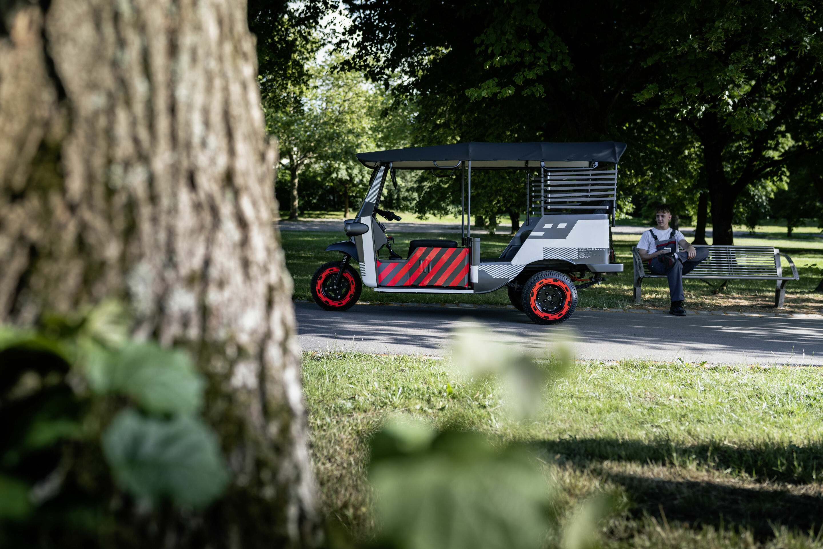 Second-Life-Anwendung: Audi e-tron Batteriemodule elektrifizieren Rikschas in Indien - Zweites Leben für E-Auto-Batterien: Das deutsch-indische Start-up Nunam bringt drei elektrische Rikschas auf Indiens Straßen. Sie werden mit gebrauchten Batterien aus...