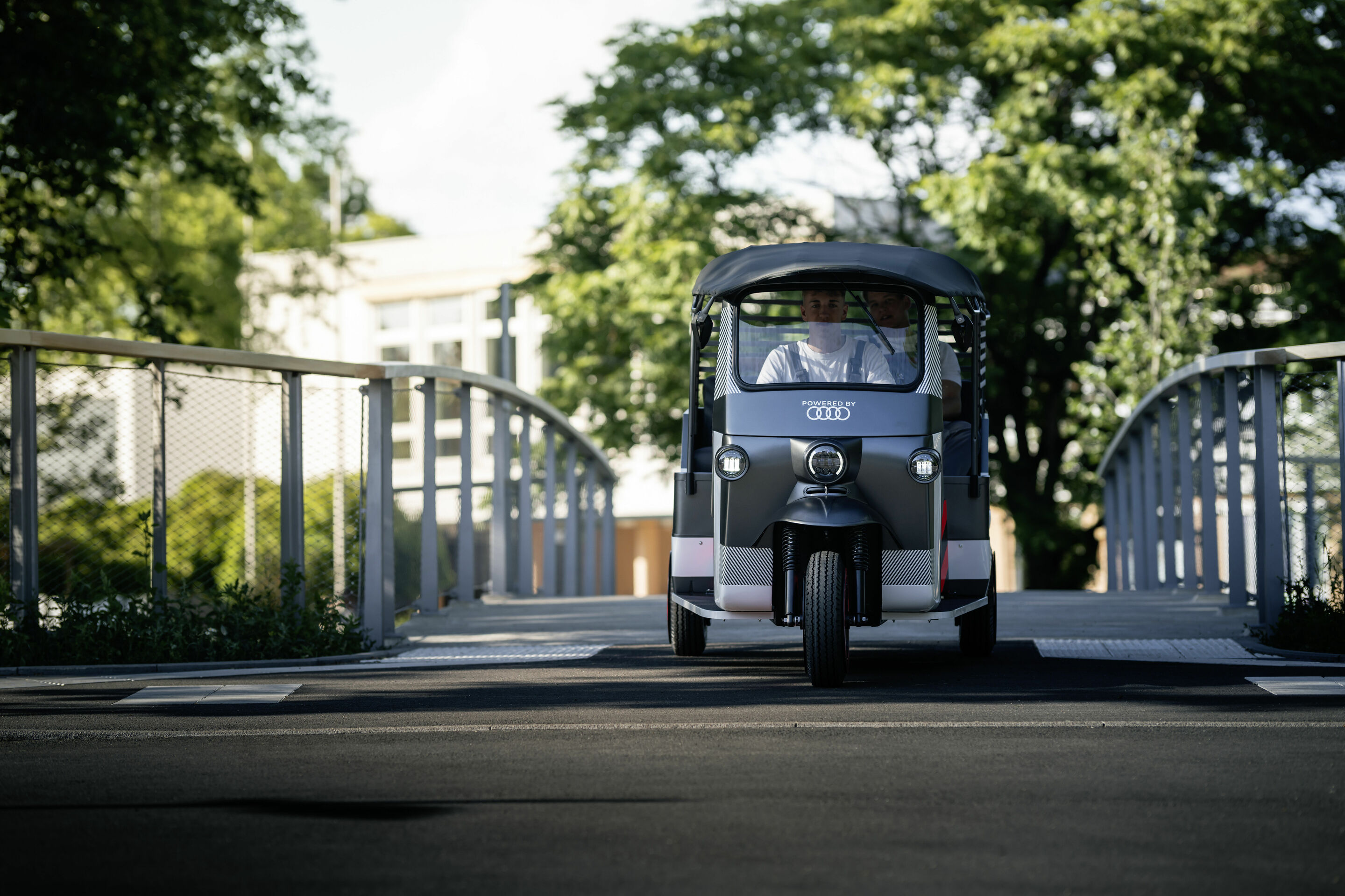 Second-Life-Anwendung: Audi e-tron Batteriemodule elektrifizieren Rikschas in Indien - Zweites Leben für E-Auto-Batterien: Das deutsch-indische Start-up Nunam bringt drei elektrische Rikschas auf Indiens Straßen. Sie werden mit gebrauchten Batterien aus...