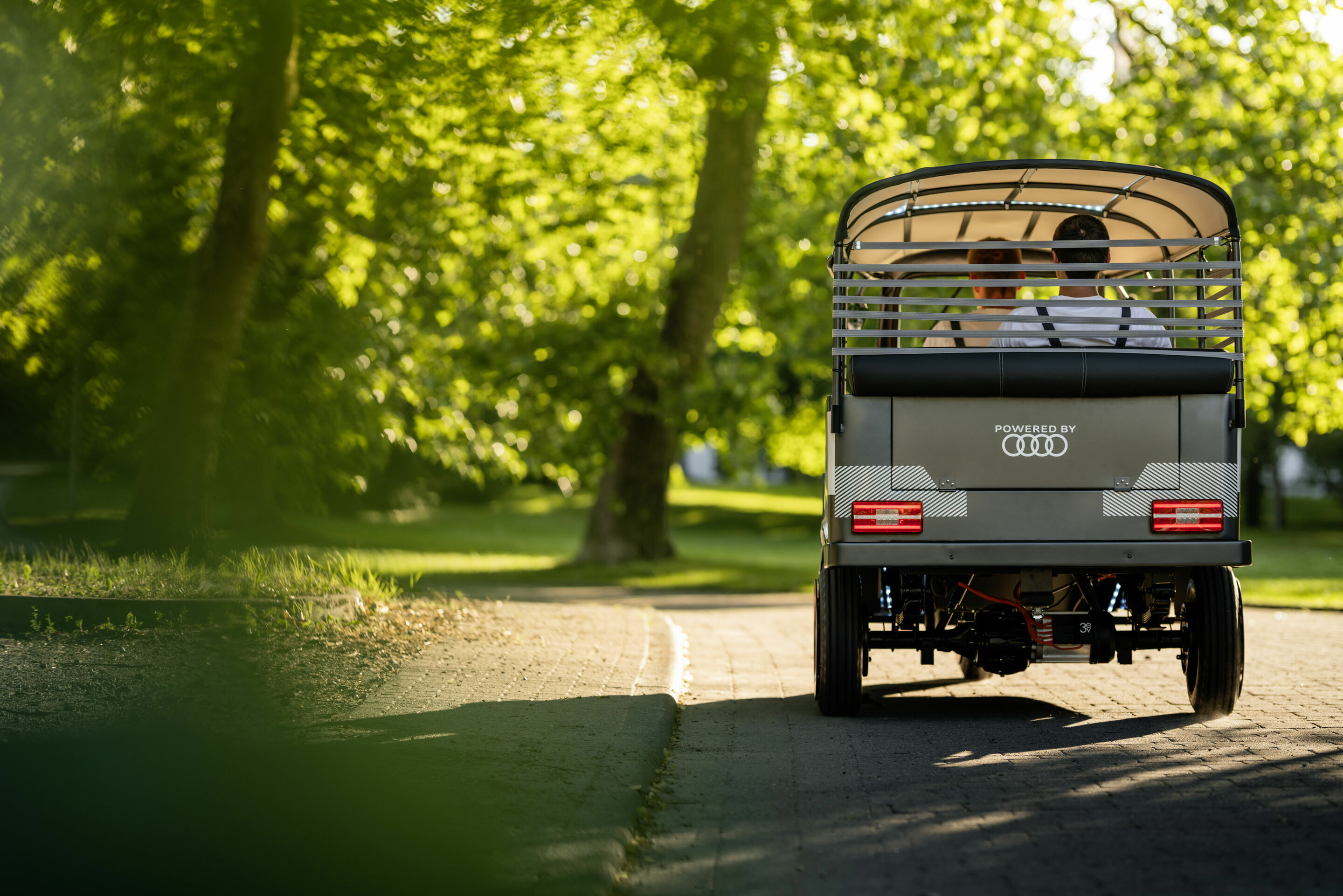Second-life use: Audi e-tron battery modules power electrify rickshaws in India - A second life for electric car batteries: The German–Indian start-up Nunam is bringing three electric rickshaws to the roads of India. They are powered by used batteries...