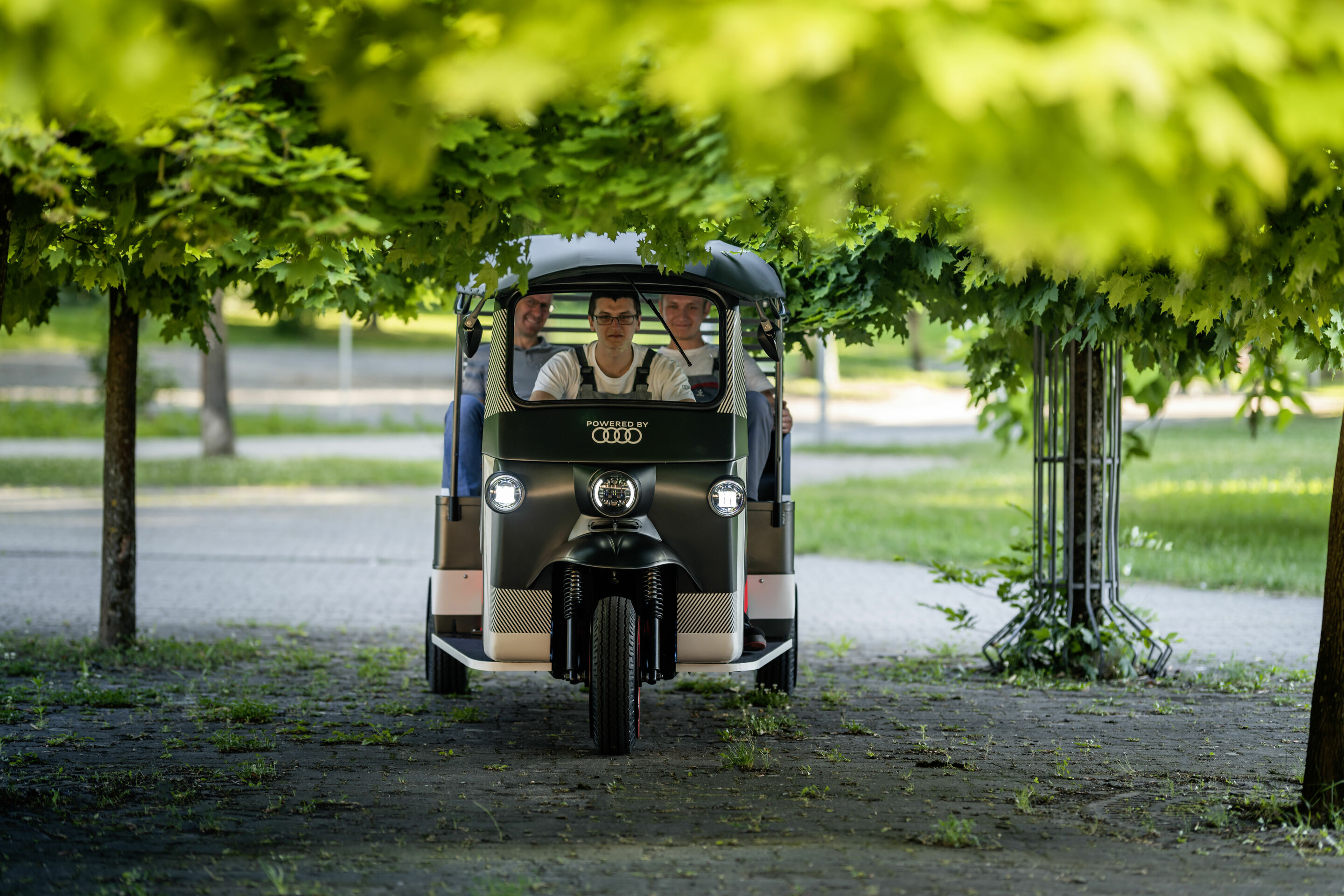 Second-life use: Audi e-tron battery modules power electrify rickshaws in India - A second life for electric car batteries: The German–Indian start-up Nunam is bringing three electric rickshaws to the roads of India. They are powered by used batteries...