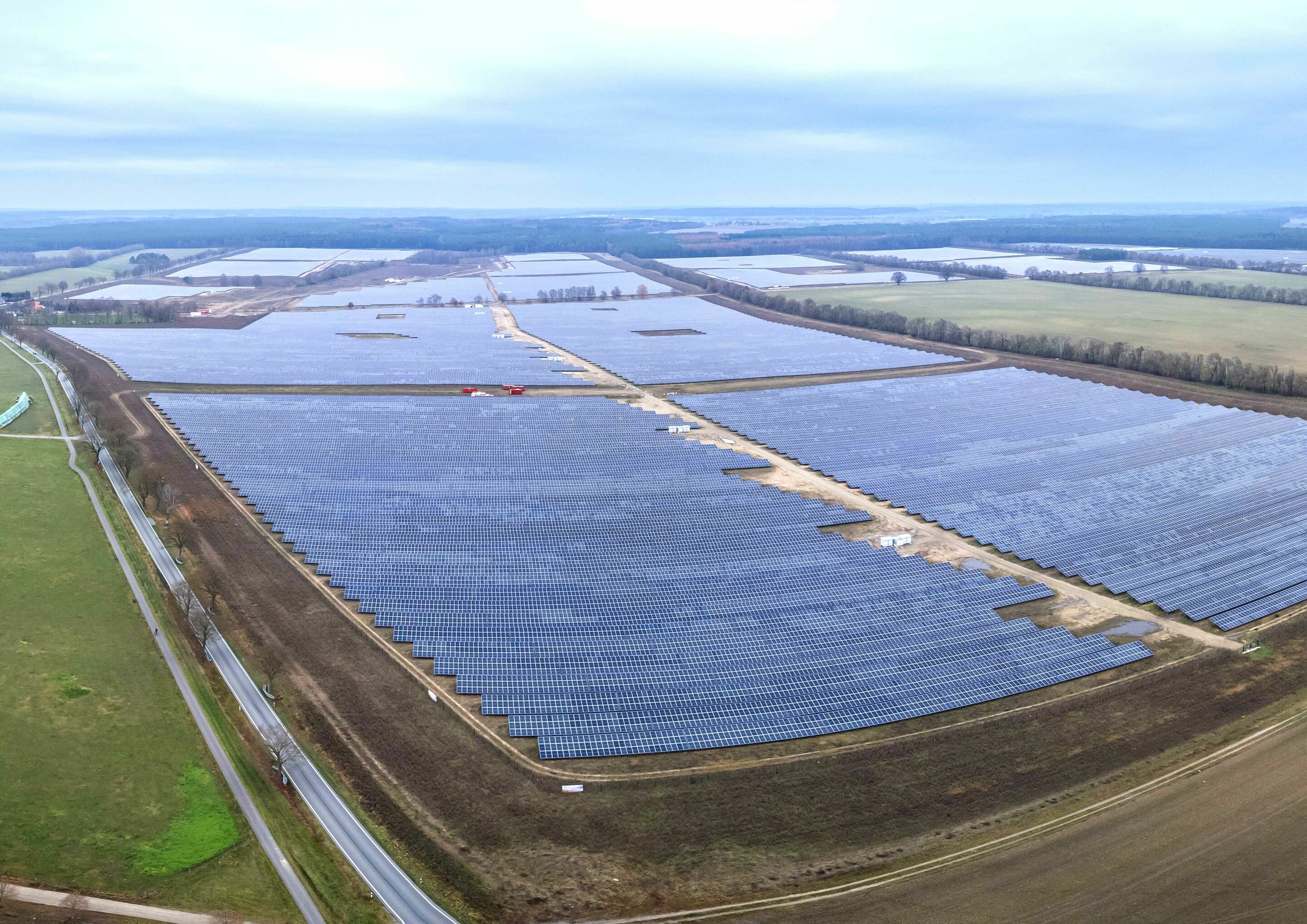 Mehr Grünstrom dank Audi und RWE - Der Solarpark in Mecklenburg-Vorpommern ist das erste deutsche Projekt zur Ausweitung des Grünstromangebots, das Audi in Zusammenarbeit mit dem deutschen Energieunternehmen RWE realisiert.