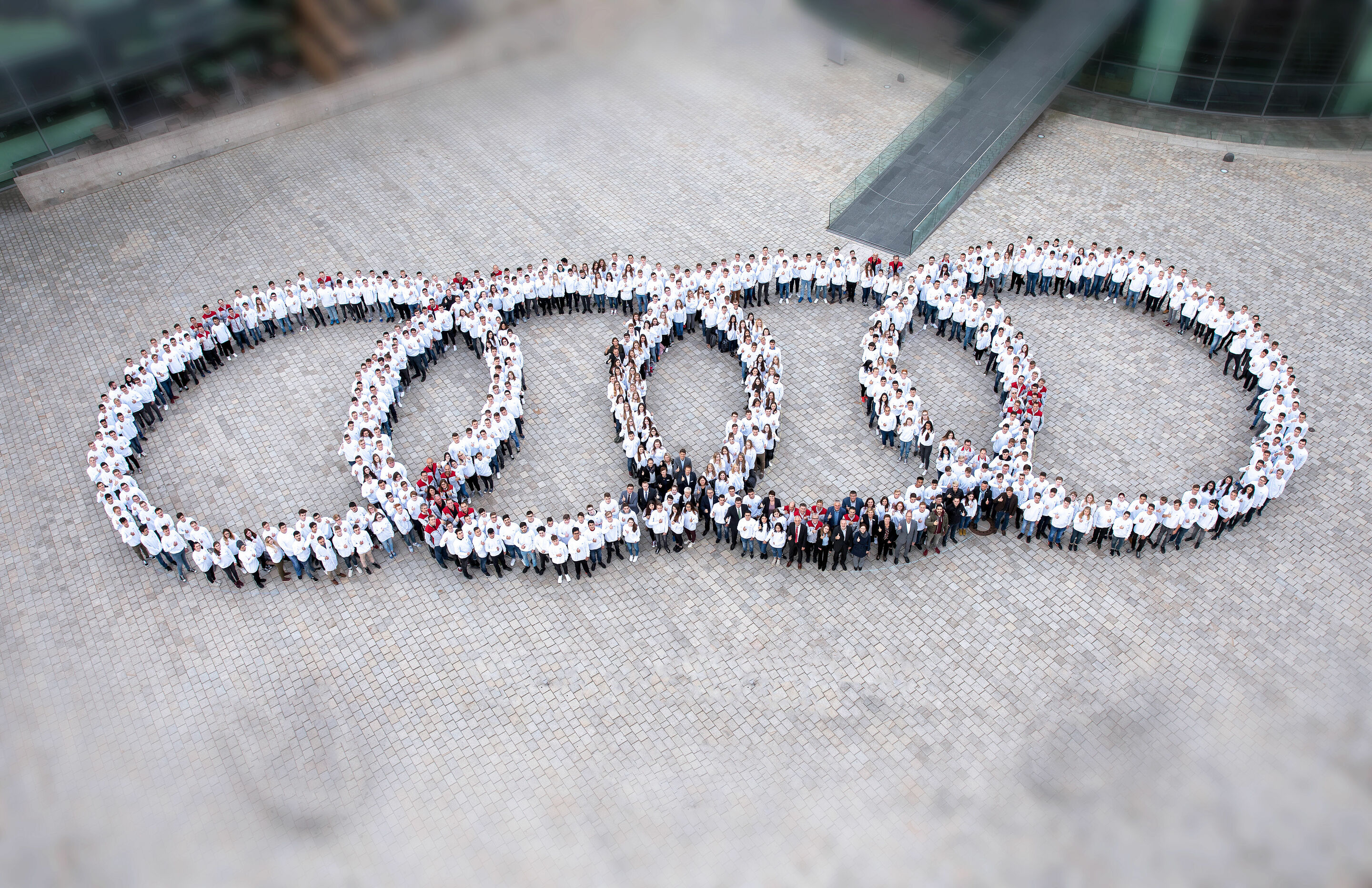 Putting people at the center - Audi lives solidarity inside and outside the plant gates. The brand with the four rings assumes responsibility for its employees and society at large.