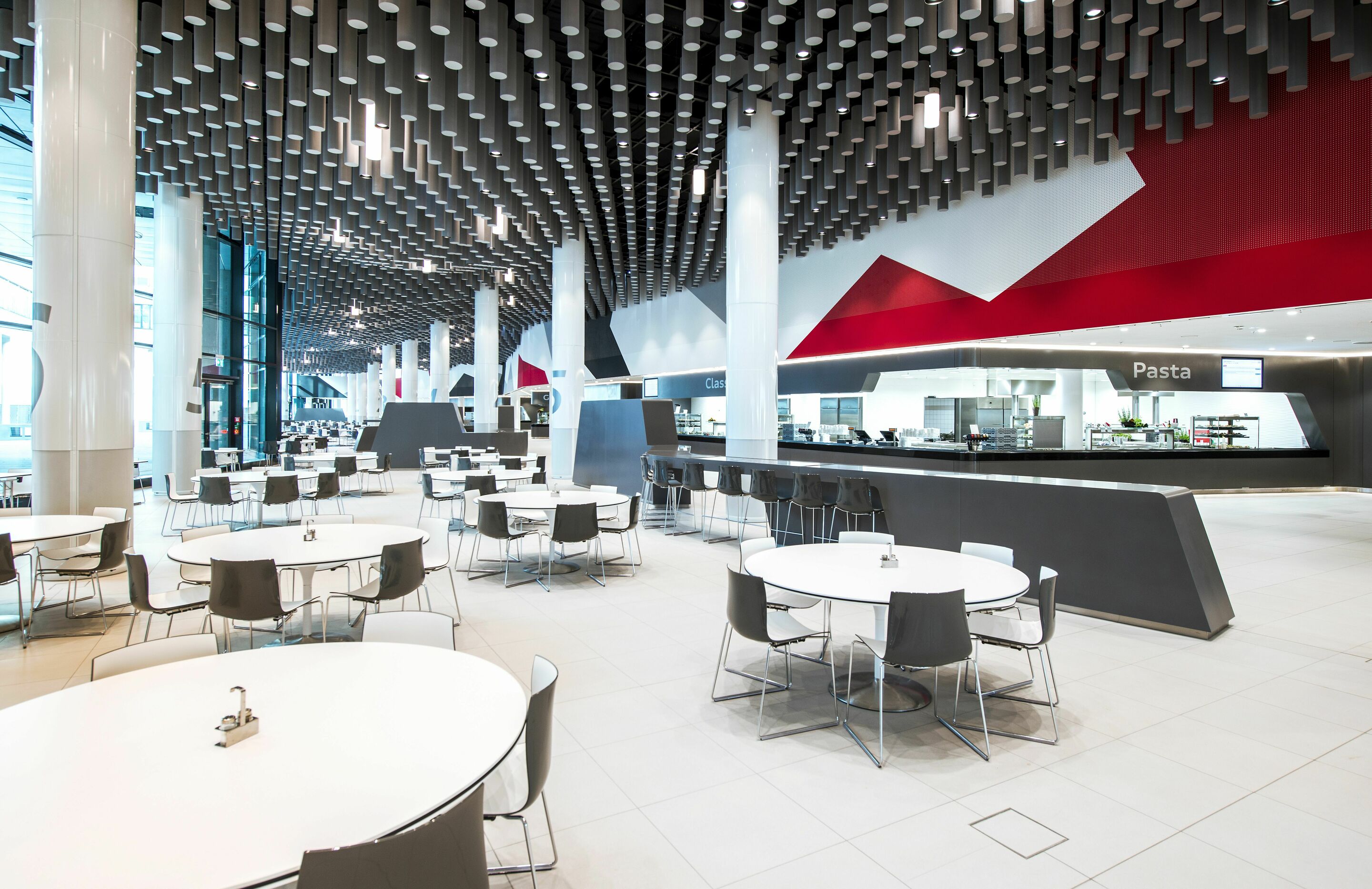 Sustainability in Audi’s gastronomy services: “We want to make a good choice easy” - As a result of the pandemic and the change in working habits, people primarily come to the office to speak to others face-to-face. Audi catering creates spaces for this.
