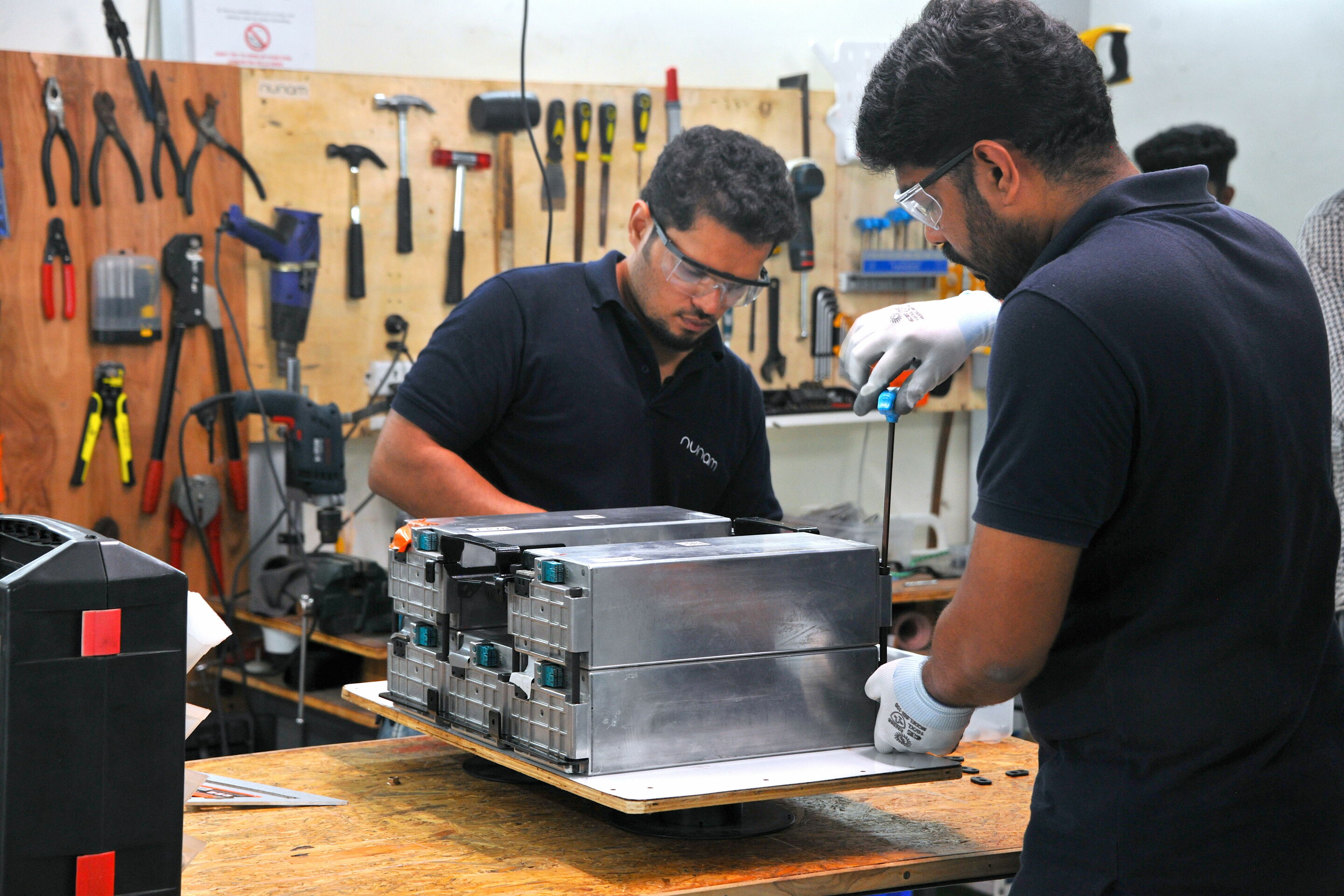 Second-life use: Audi e-tron battery modules power electrify rickshaws in India - A second life for electric car batteries: The German–Indian start-up Nunam is bringing three electric rickshaws to the roads of India. They are powered by used batteries...