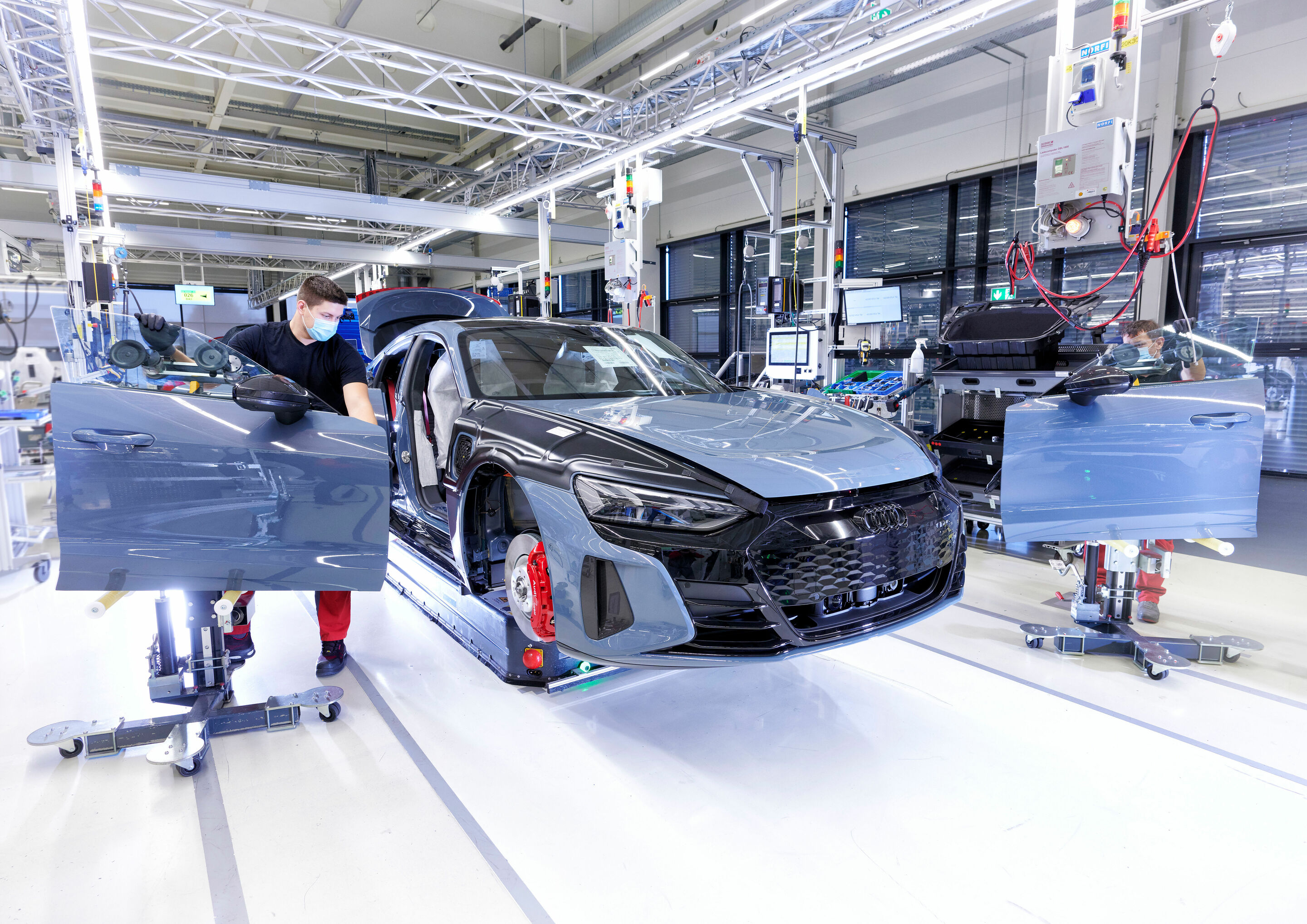 Der Sorgfaltspflicht gerecht werden: Audi trägt eigene Nachhaltigkeitsanforderungen auch in die Lieferkette - Unternehmerische Entscheidungen und Prozesse haben Auswirkungen auf Menschen und Umwelt. Aus diesem Grund stellt Audi das Prinzip der Nachhaltigkeit...