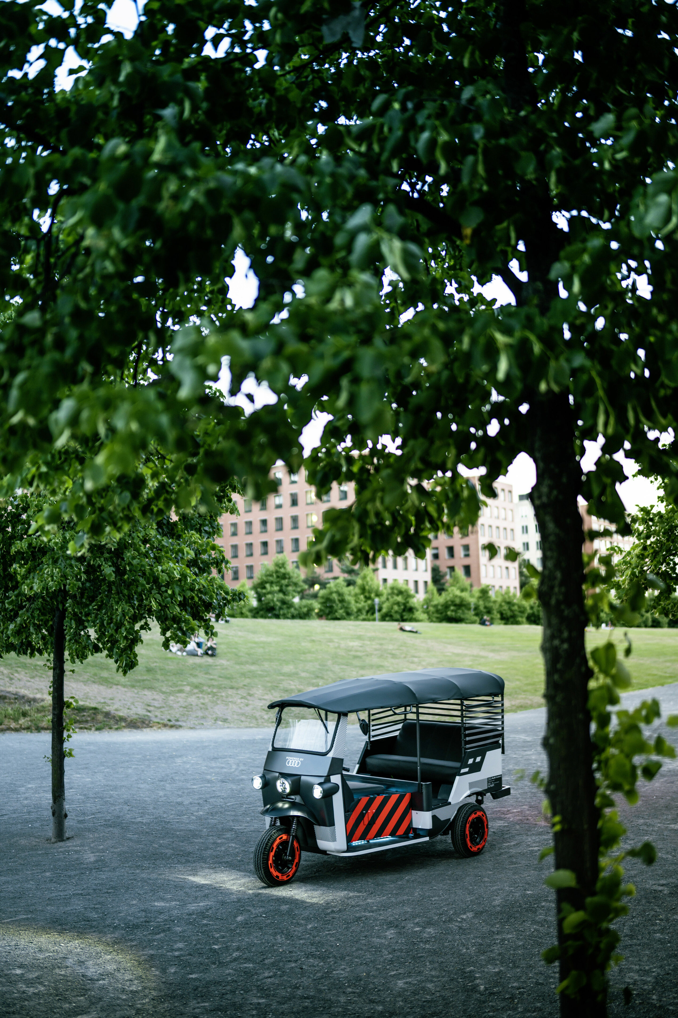 Audi @ GREENTECH FESTIVAL Berlin 2022 - Second-Life-Anwendung: Audi e-tron Batteriemodule elektrifizieren Rikschas in Indien