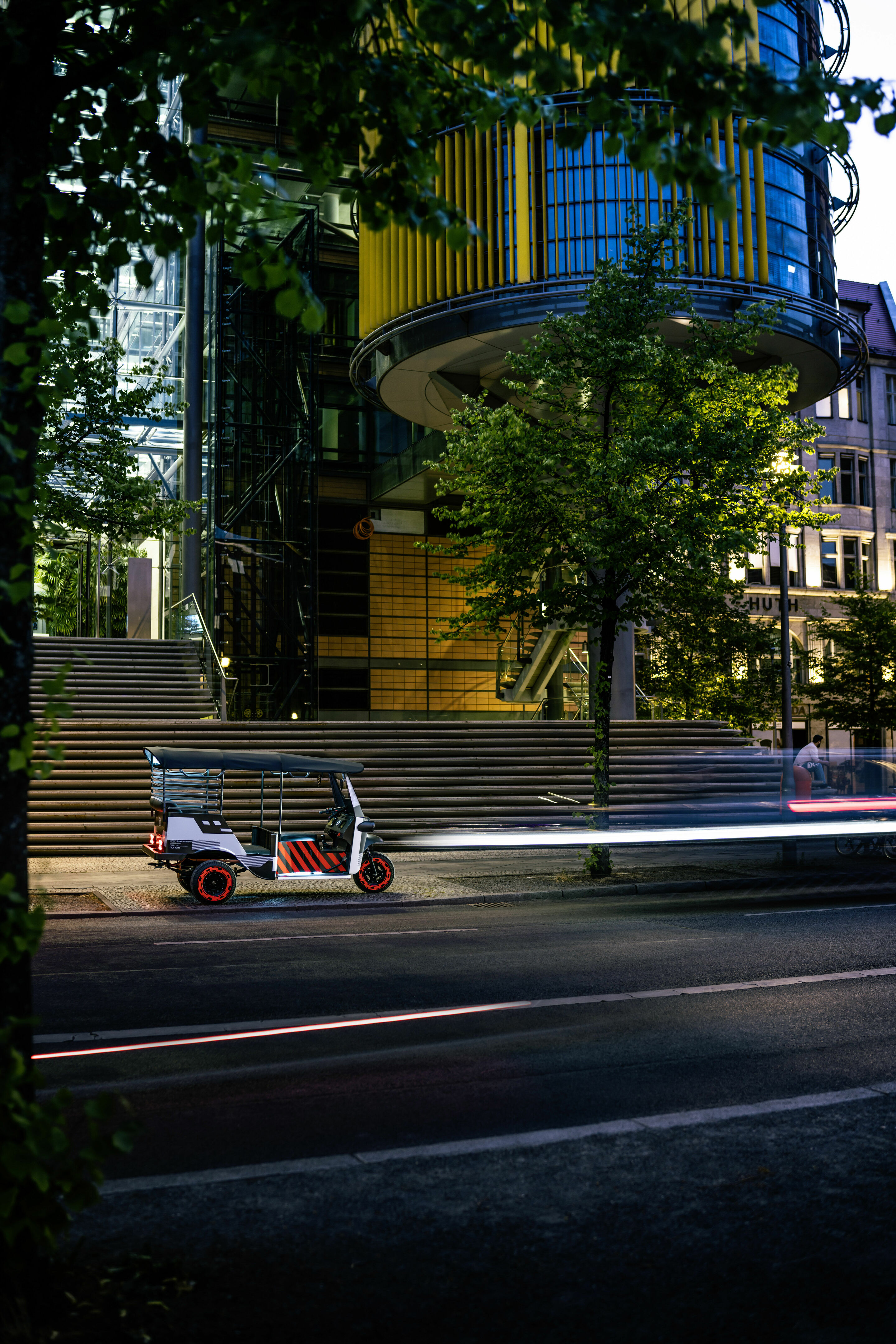 Audi @ GREENTECH FESTIVAL Berlin 2022 - Second-Life-Anwendung: Audi e-tron Batteriemodule elektrifizieren Rikschas in Indien