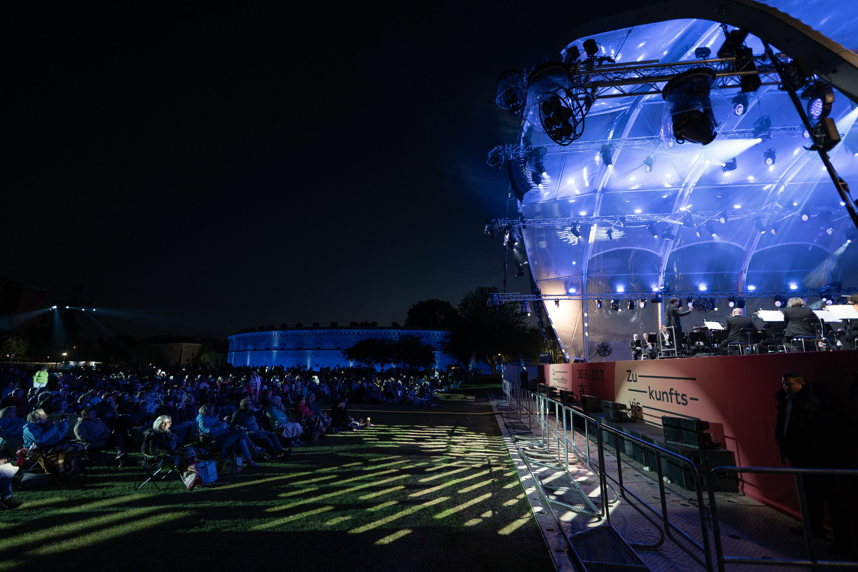 Audi Sommerkonzerte 2022 - Audi Klassik Open Air
Future Sounds
Georgisches Kammerorchester
Tsotne Zedginidze
Nikoloz Rachveli
Audi Bläserphilharmonie
Pietro Sarno