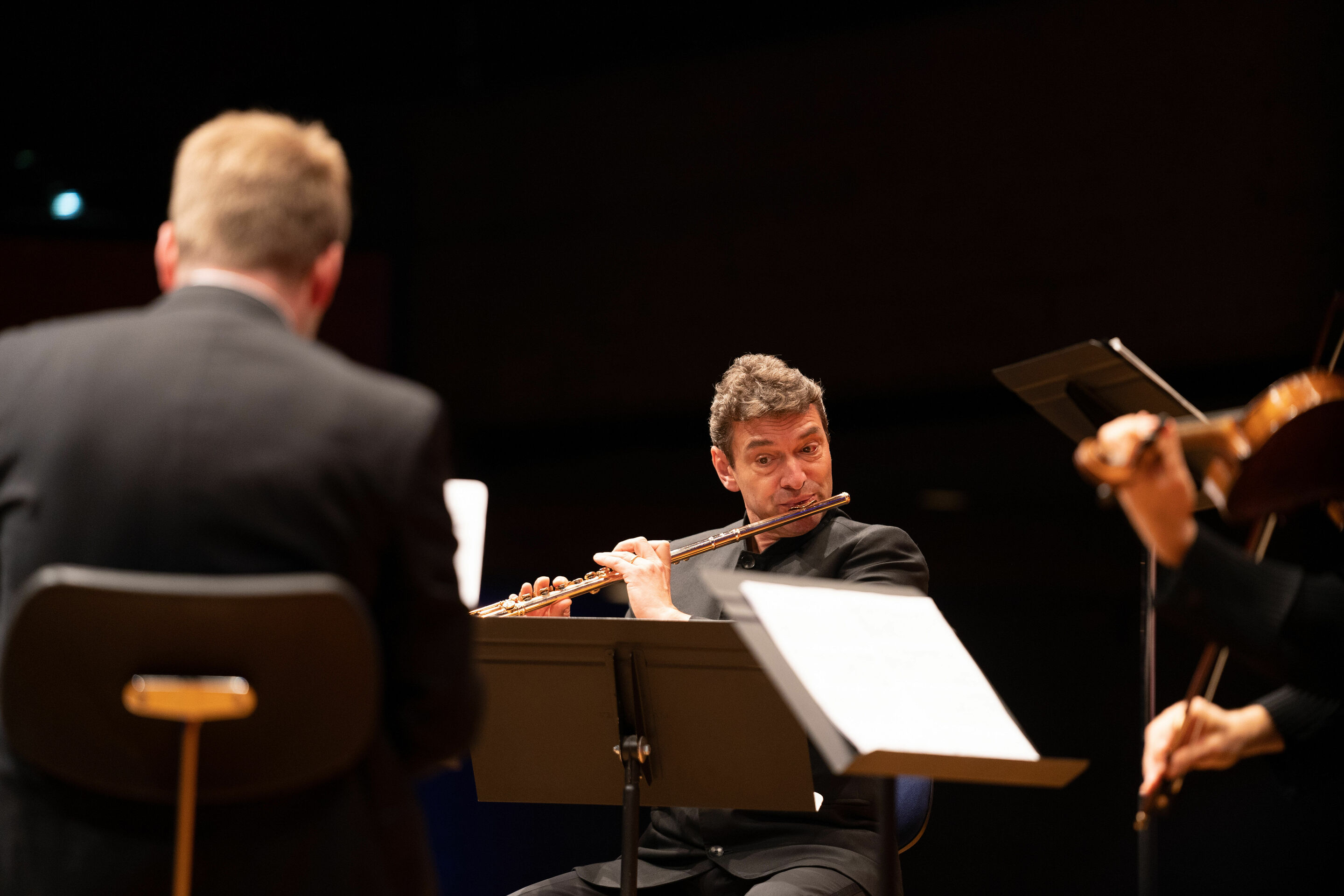 Audi Sommerkonzerte 2022 - Kongeniale Kunst
Magdalena Kožená (Mezzosopran)
Sir Simon Rattle (Klavier)
Kaspar Zehnder (Flöte)
Christopher Richards (Klarinette)
Giovanni Guzzo (Violine)
Rahel Rilling (Violine)
Amihai Grosz (Viola)
Dávid Adorján (Violoncello)