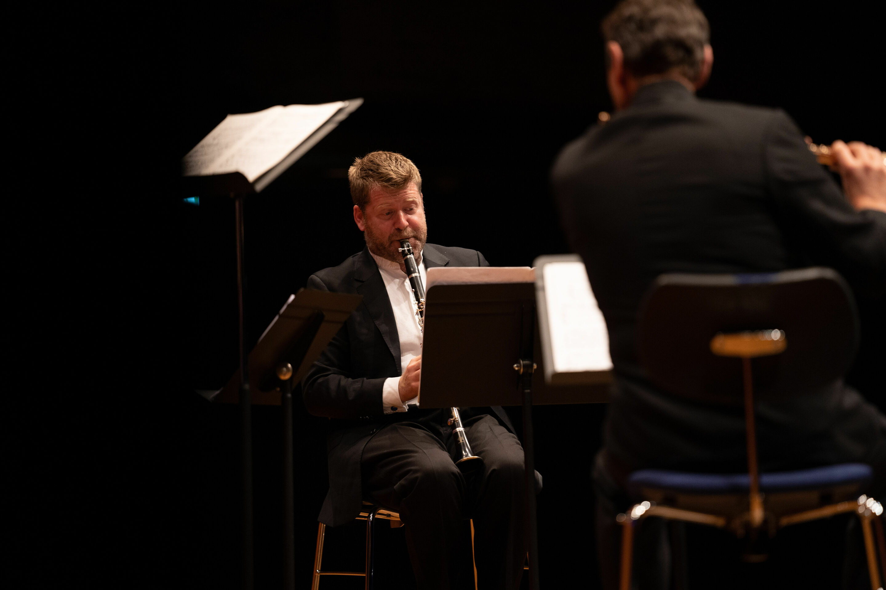 Audi Sommerkonzerte 2022 - Kongeniale Kunst
Magdalena Kožená (Mezzosopran)
Sir Simon Rattle (Klavier)
Kaspar Zehnder (Flöte)
Christopher Richards (Klarinette)
Giovanni Guzzo (Violine)
Rahel Rilling (Violine)
Amihai Grosz (Viola)
Dávid Adorján (Violoncello)