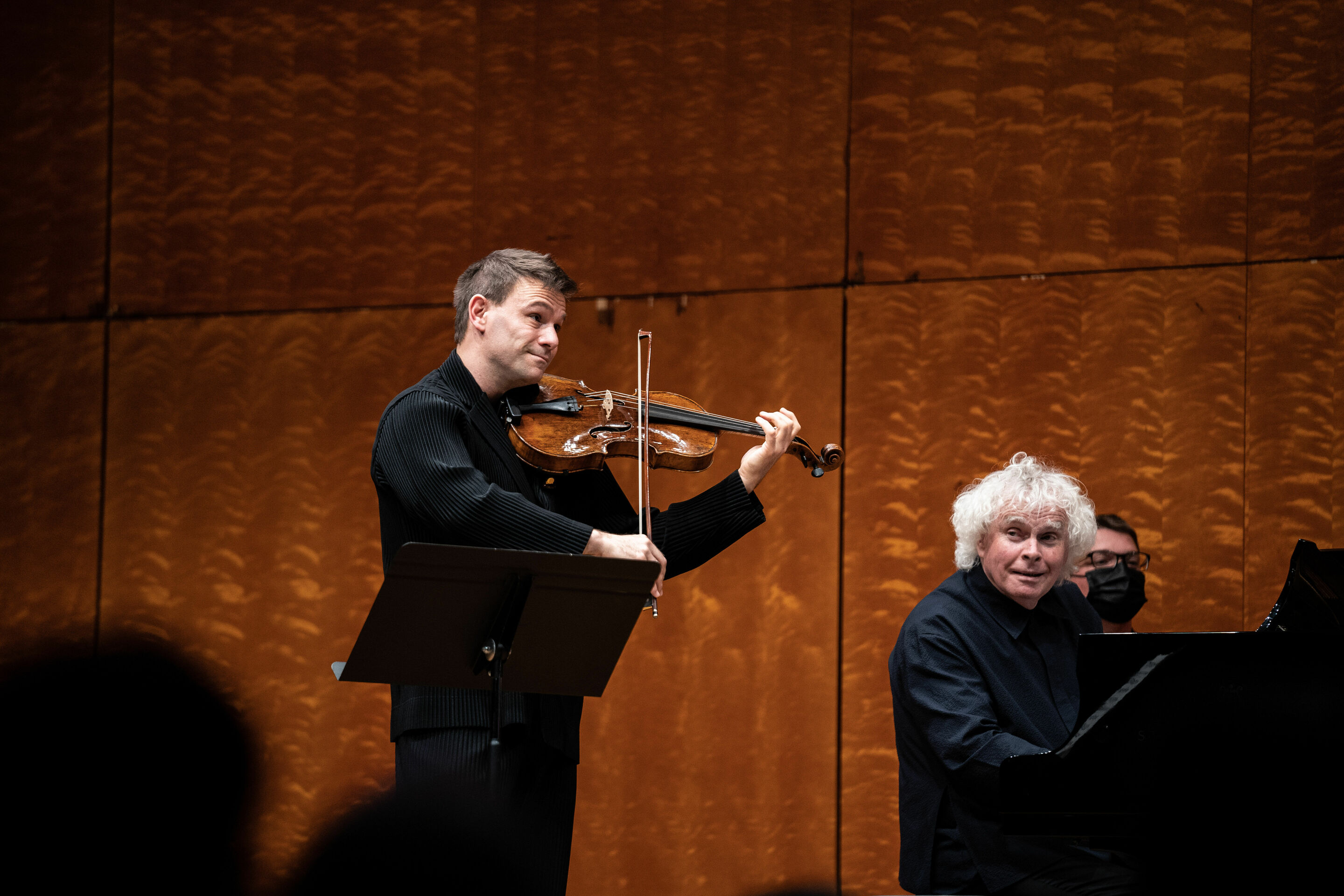 Audi Sommerkonzerte 2022 - Kongeniale Kunst
Magdalena Kožená (Mezzosopran)
Sir Simon Rattle (Klavier)
Kaspar Zehnder (Flöte)
Christopher Richards (Klarinette)
Giovanni Guzzo (Violine)
Rahel Rilling (Violine)
Amihai Grosz (Viola)
Dávid Adorján (Violoncello)