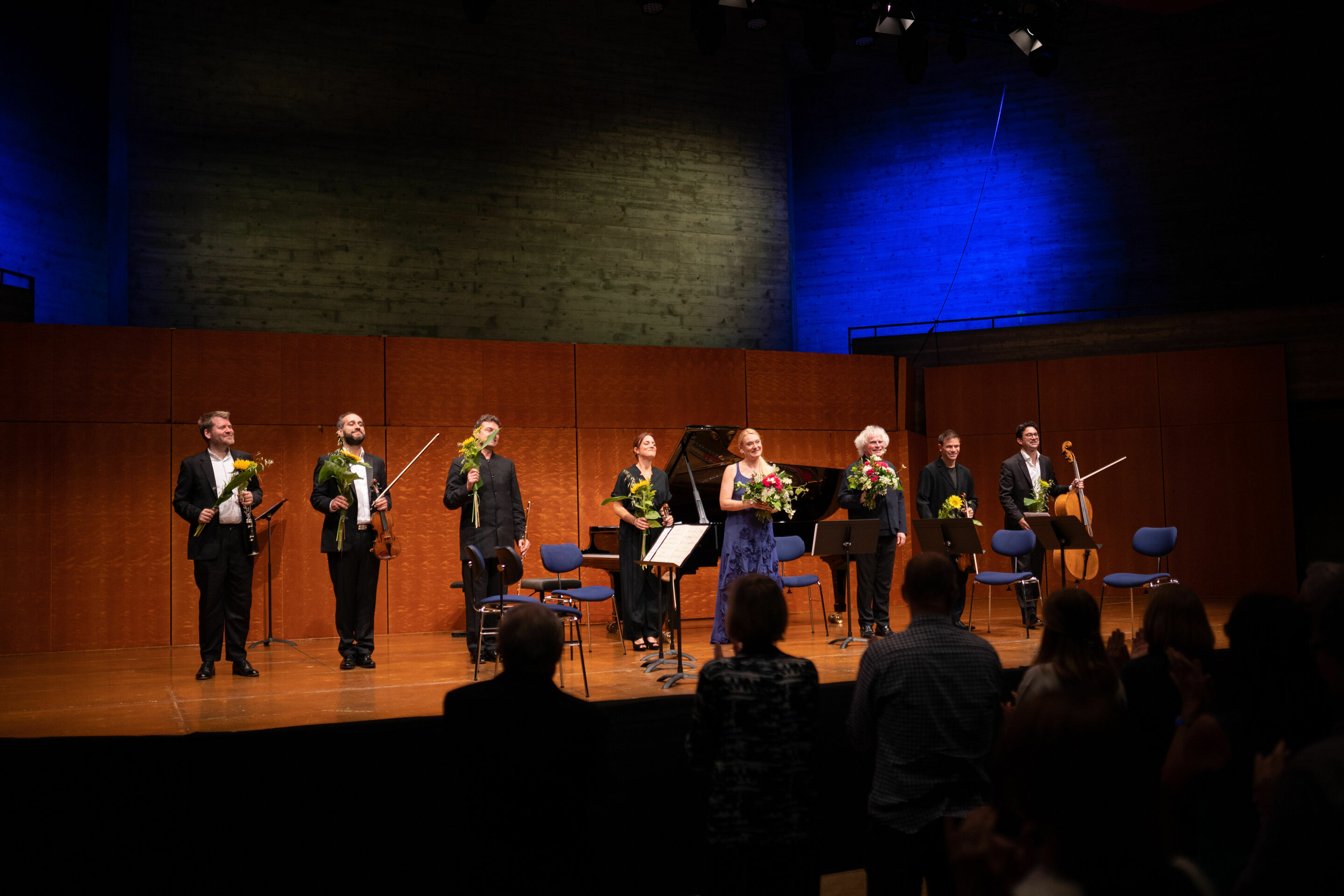 Audi Sommerkonzerte 2022 - Congenial art
Magdalena Kožená (mezzo-soprano)
Sir Simon Rattle (piano)
Kaspar Zehnder (flute)
Christopher Richards (clarinet)
Giovanni Guzzo (violin)
Rahel Rilling (violin)
Amihai Grosz (viola)
Dávid Adorján (cello)