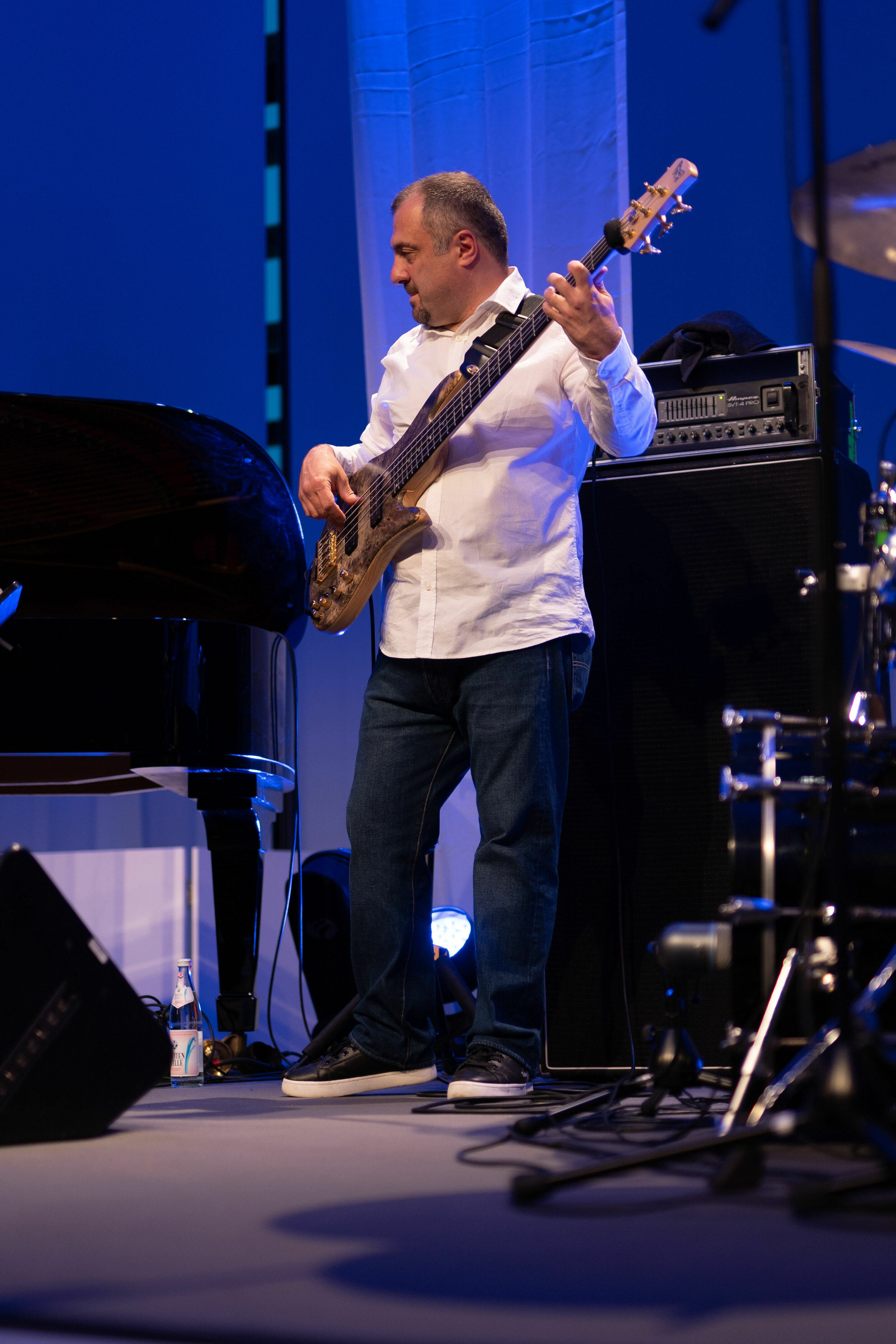 Audi Sommerkonzerte 2022 - Jazzwunder
Beka Gochiashvili Trio:
Beka Gochiashvili (Klavier)
Levan Deisadze (Bass)
Zaza Tsertsvadze (Schlagzeug)