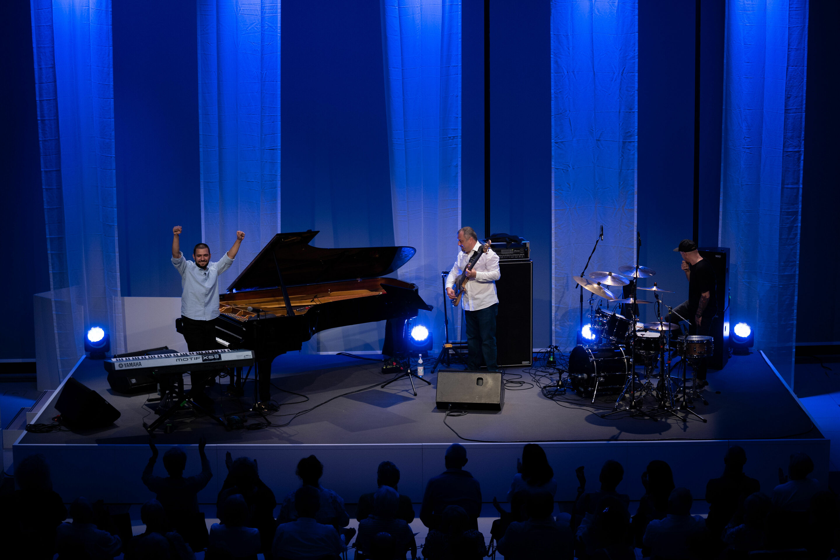 Audi Sommerkonzerte 2022 - Jazz Wonder
Beka Gochiashvili Trio:
Beka Gochiashvili (piano)
Levan Deisadze (bass)
Zaza Tsertsvadze (drums)